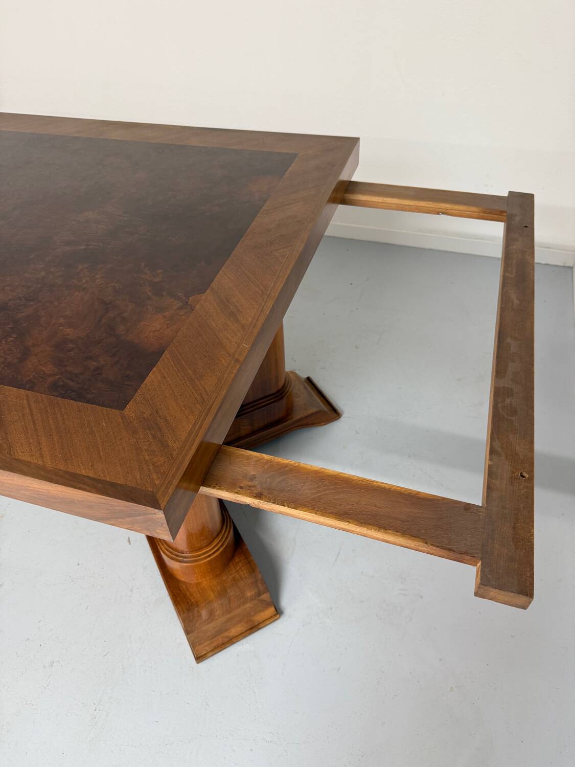 Ancienne table en noyer et loupe art déco année 30 France rallonges