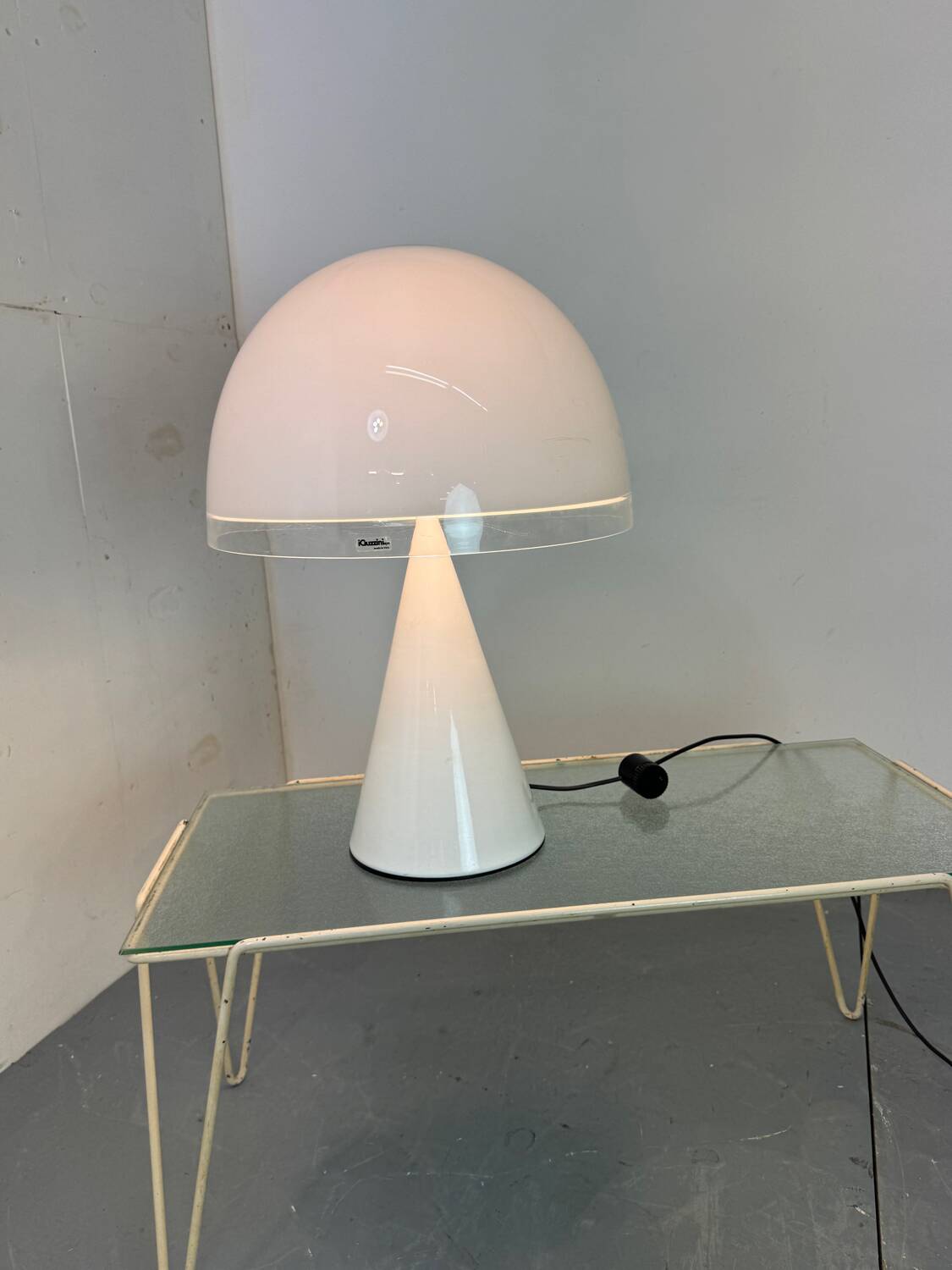 Modernist Italian Space Age Mushroom Shape Table Lamp by Harvey Guzzin