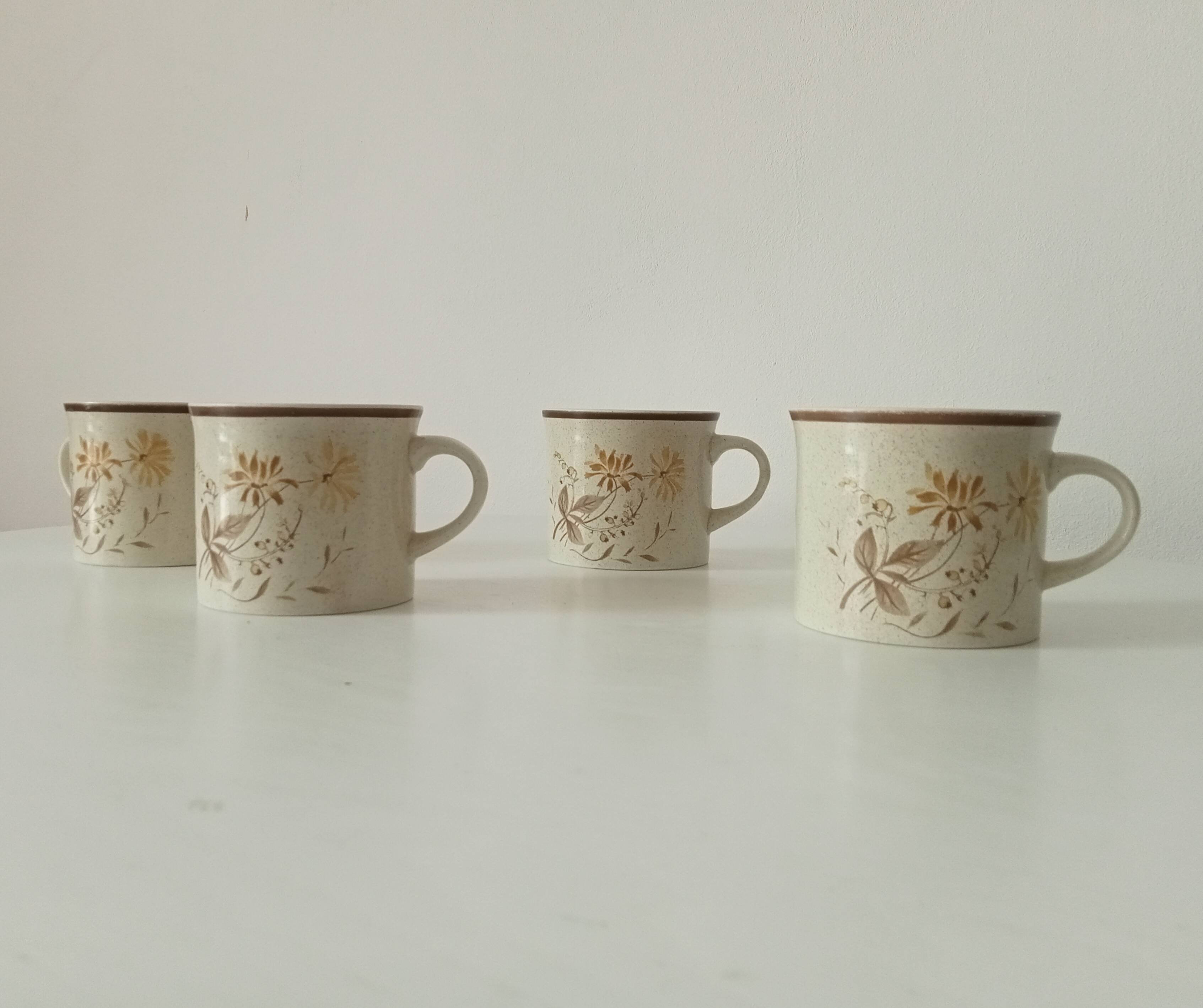 Pair of Royal Doulton English mugs from the 70s