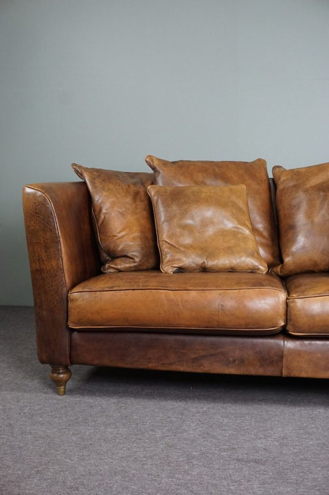 Contemporary classic sofa in sheepskin 2.5 seats