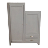 Asymmetrical cabinet