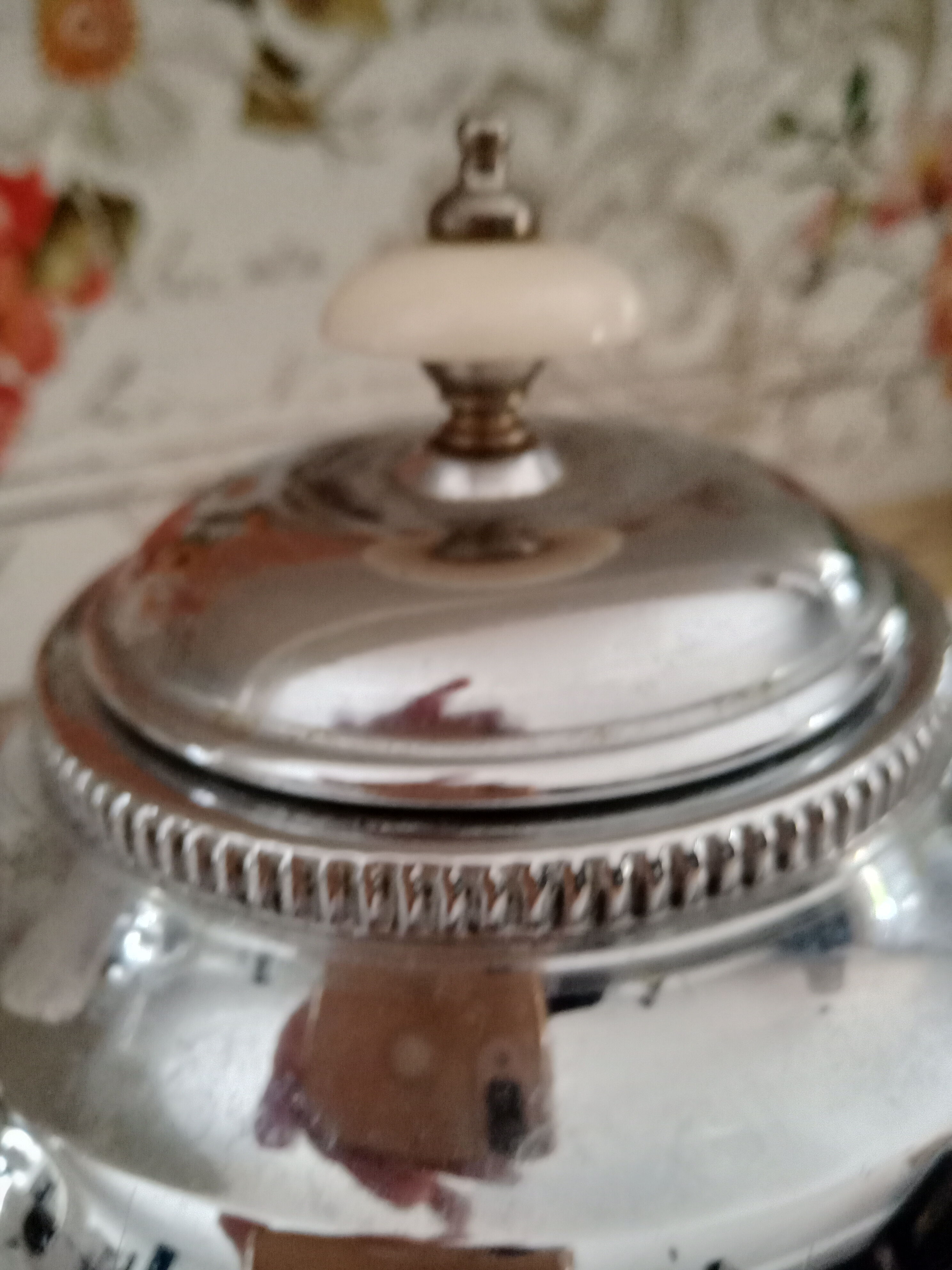 Vintage English teapot in chromed metal and bakelite "Denlagh Products"