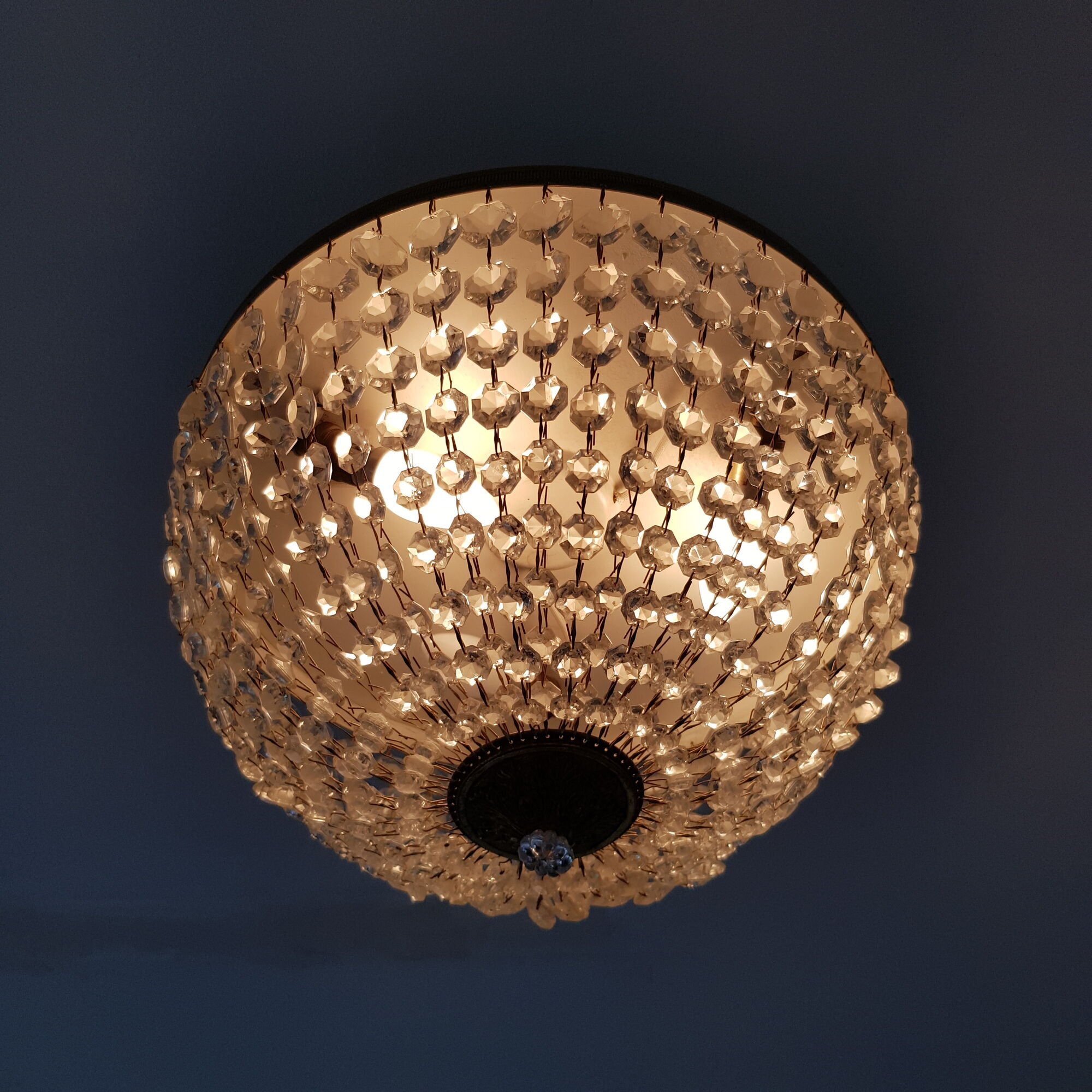 Ceiling light basket with 3 lights in gilded brass