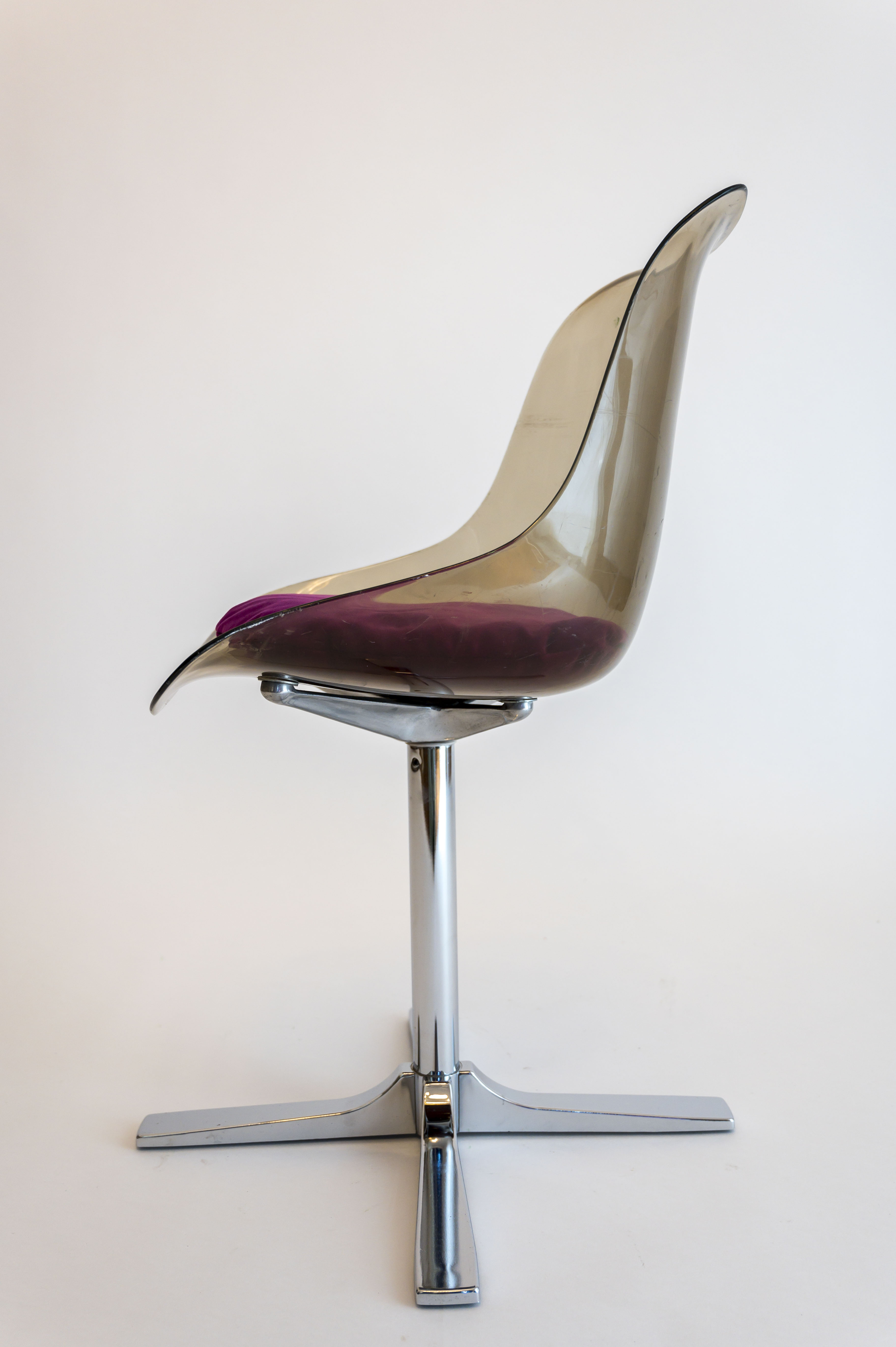 Couple of tulip chairs in plexiglas