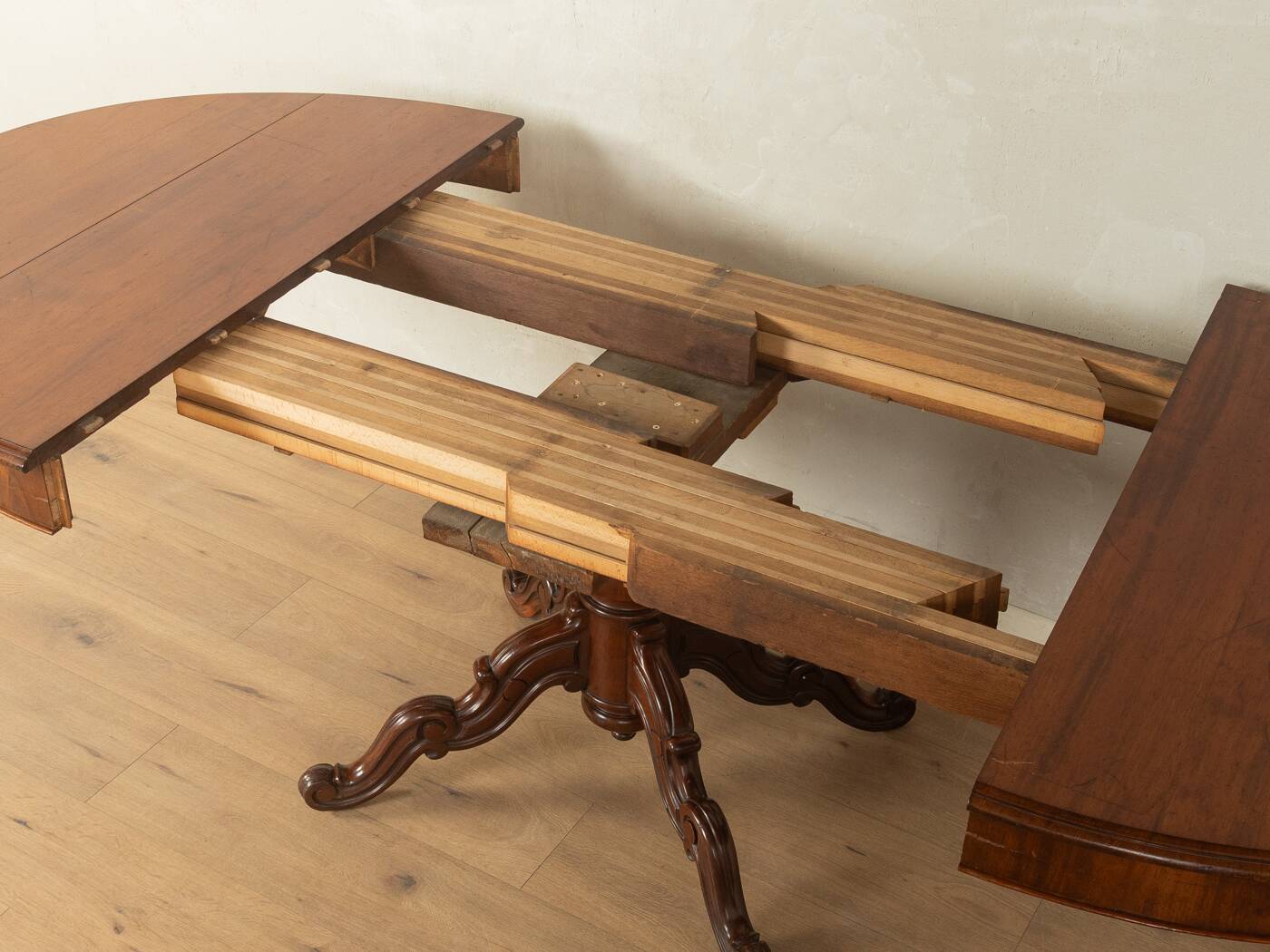 Antique extendable table before 1900