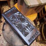 Coffret en bois sculpté