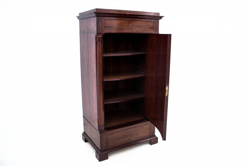Commode ancienne, Europe du Nord, vers 1860.