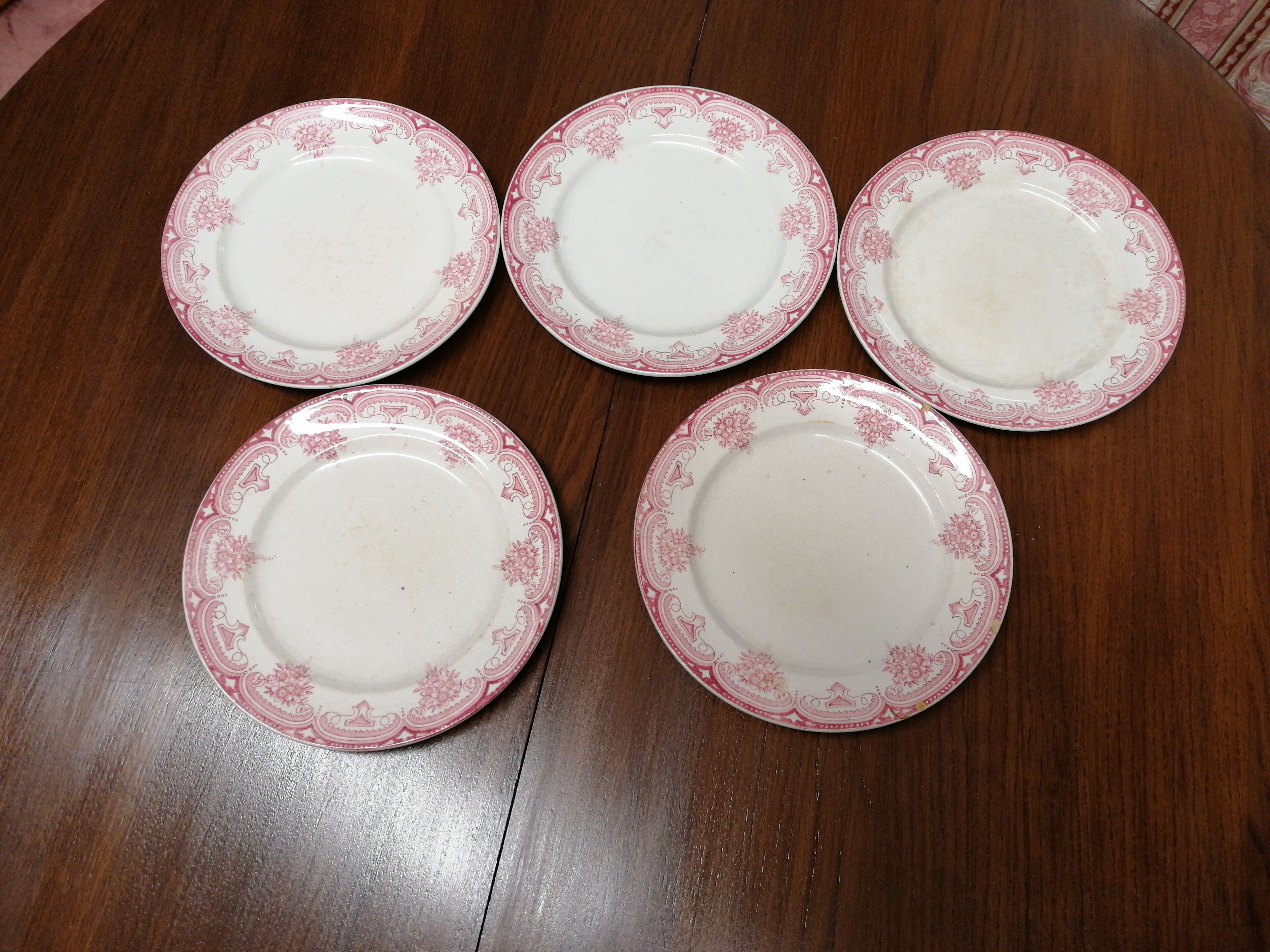 Assiettes en faïence Onnaing