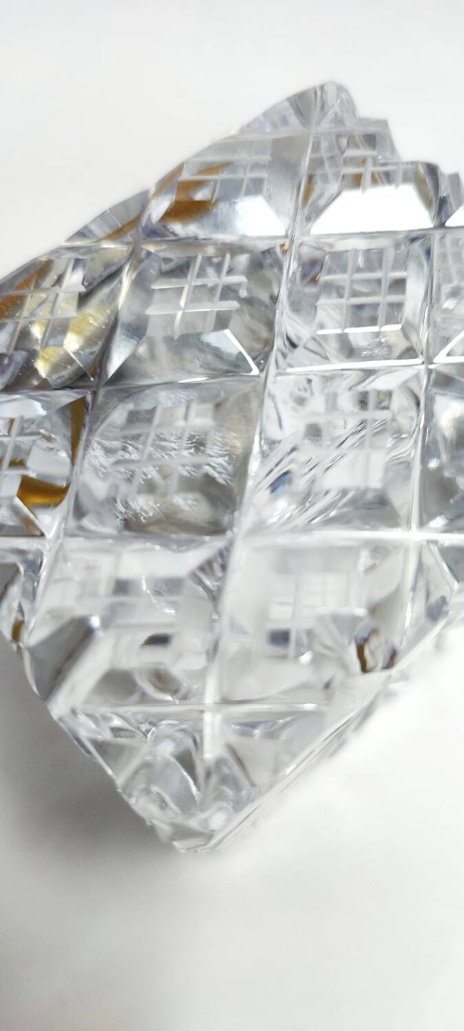 Mechero de cristal tallado. España, 1980s.