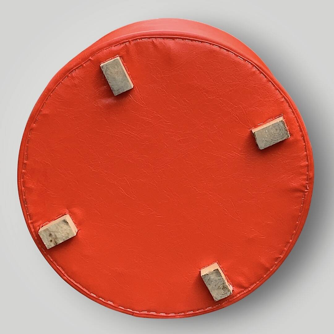 Large vintage pouf in red faux leather – diameter: 62 cm