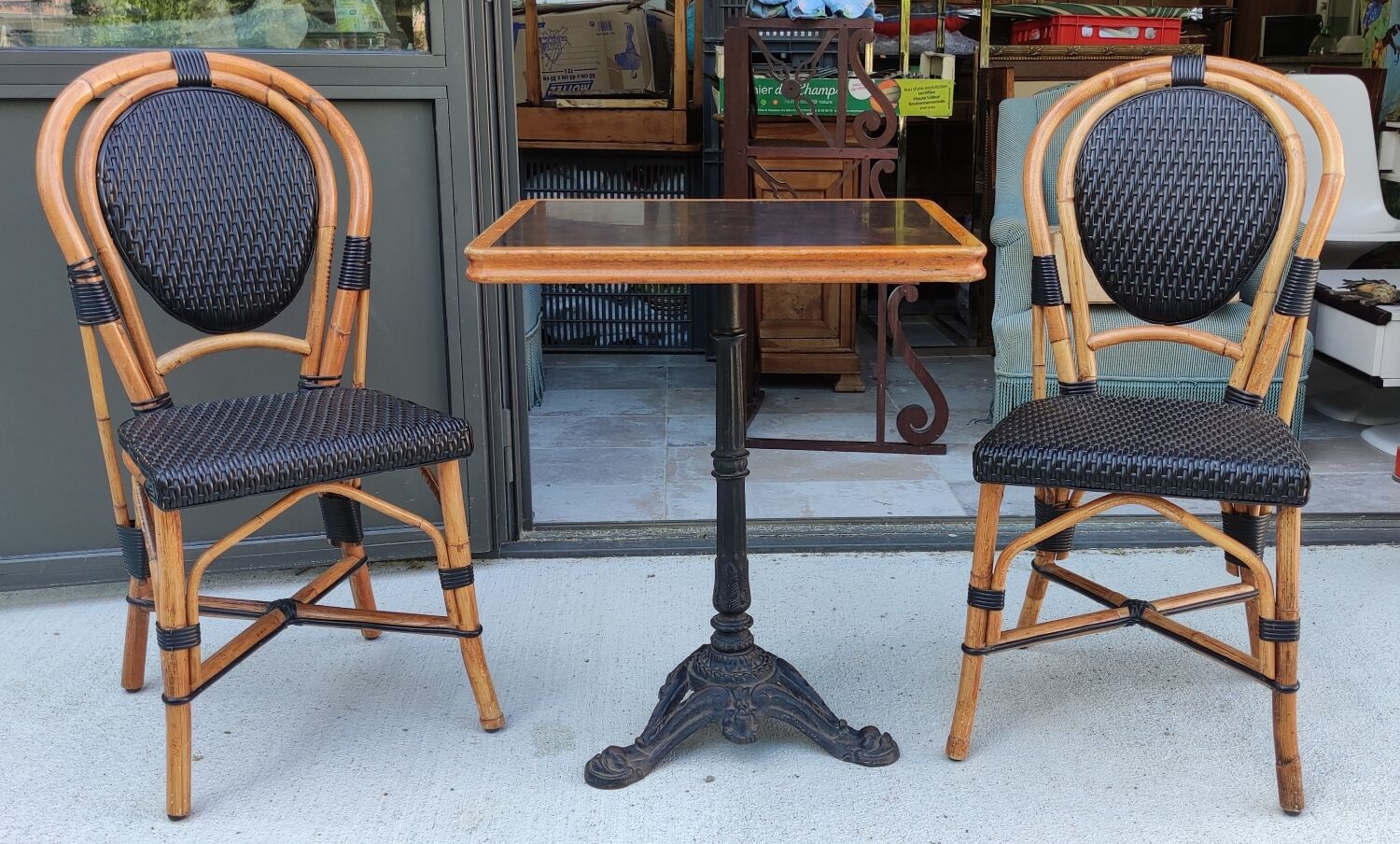 Ensemble table et 2 chaises bistrot vintage/rotin et vinyle tressé