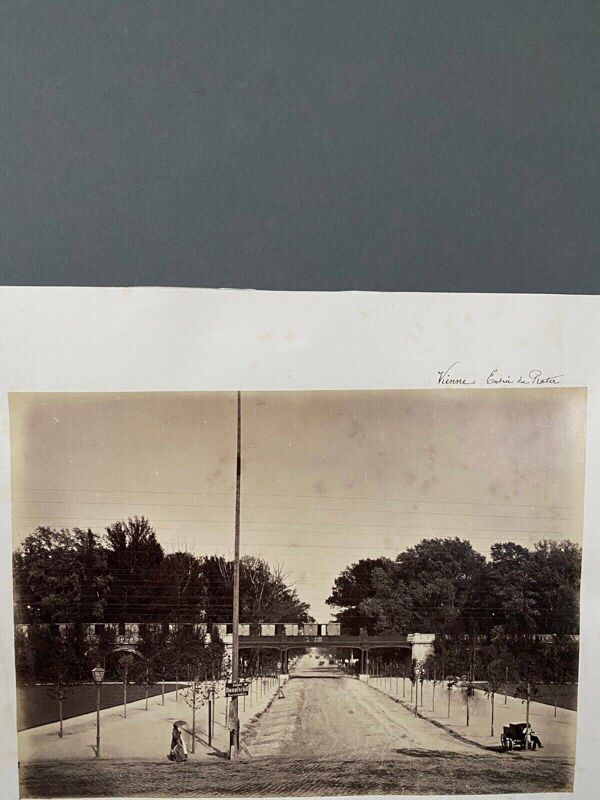Photo Vienne Entrée du Prater XIXe albumine carton contrecollé