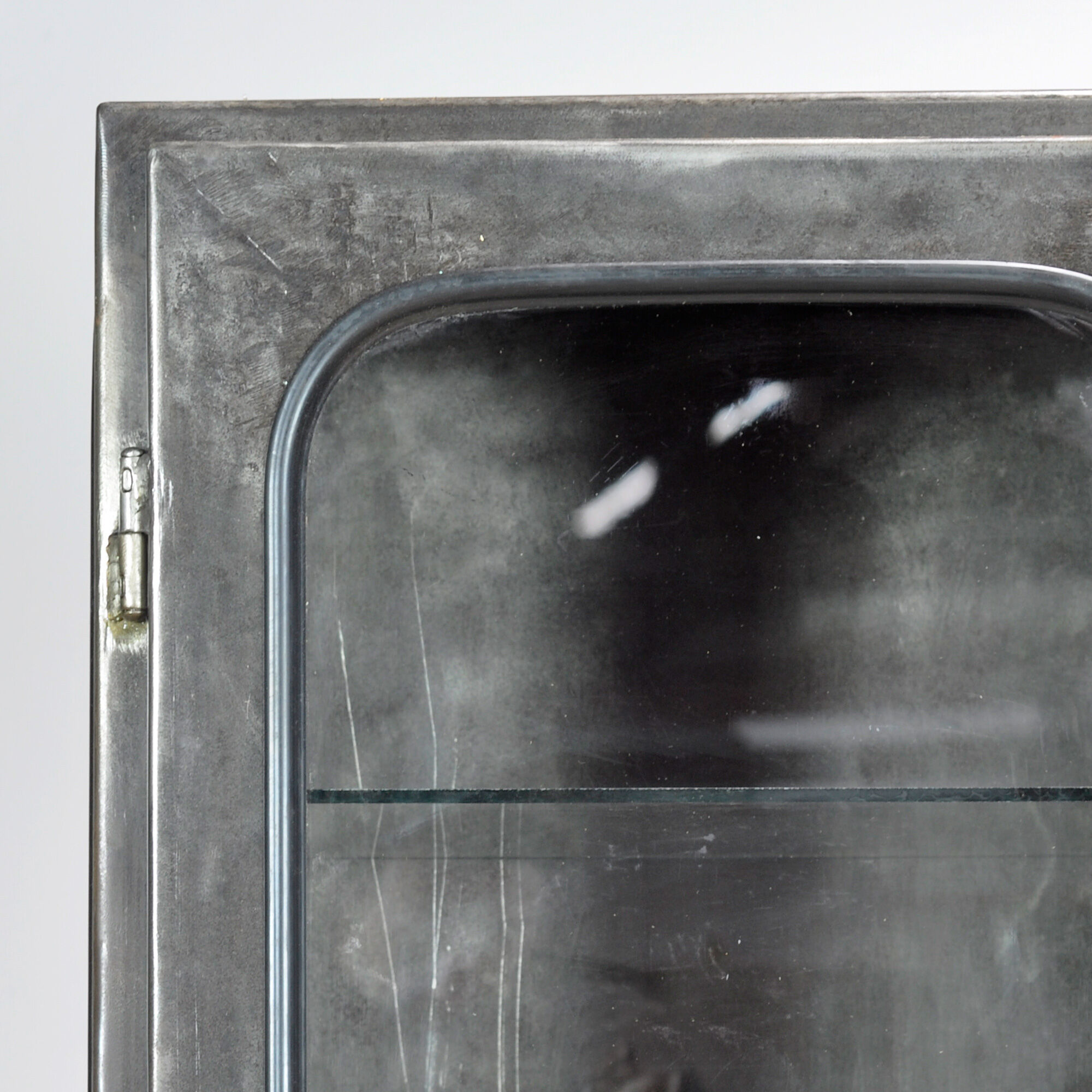 Cabinet médical vintage, années 1970