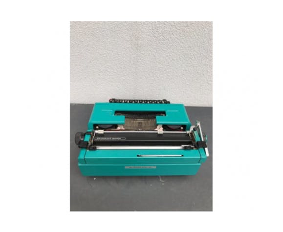 Olivetti typewriter model "Studio 45"