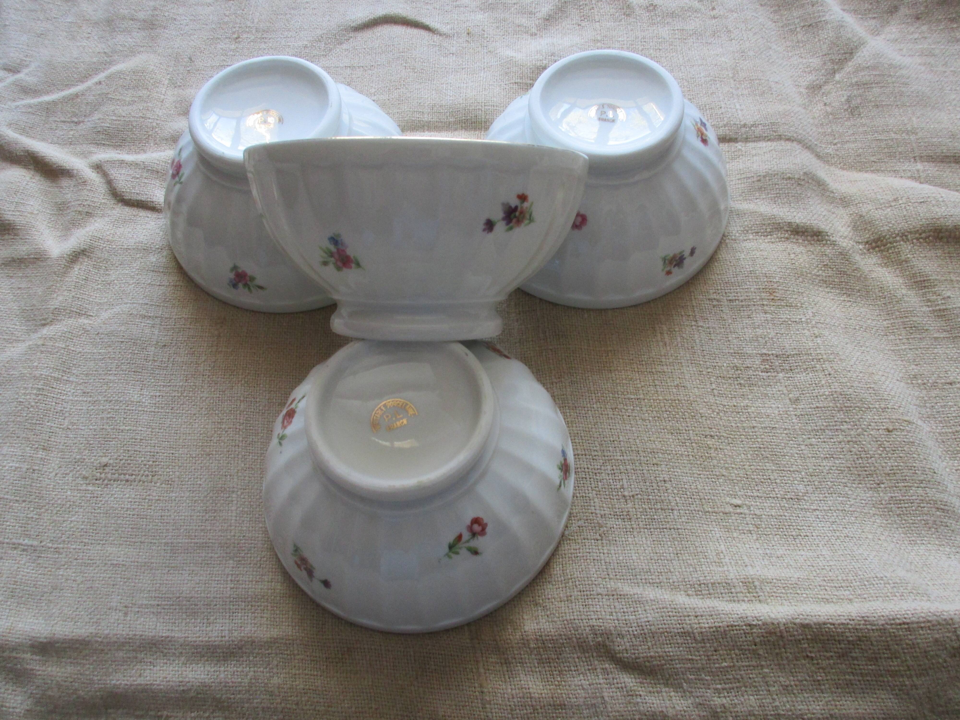 Lot of 4 bowls with porcelain flowers