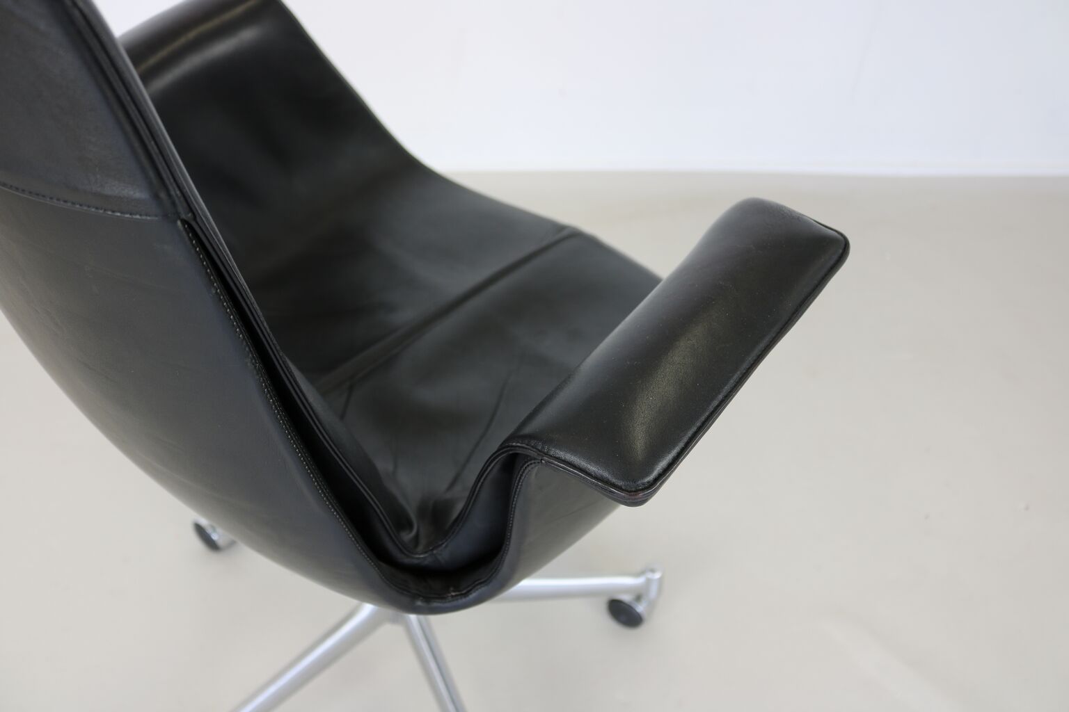 Group of four tulip armchairs for Kill International