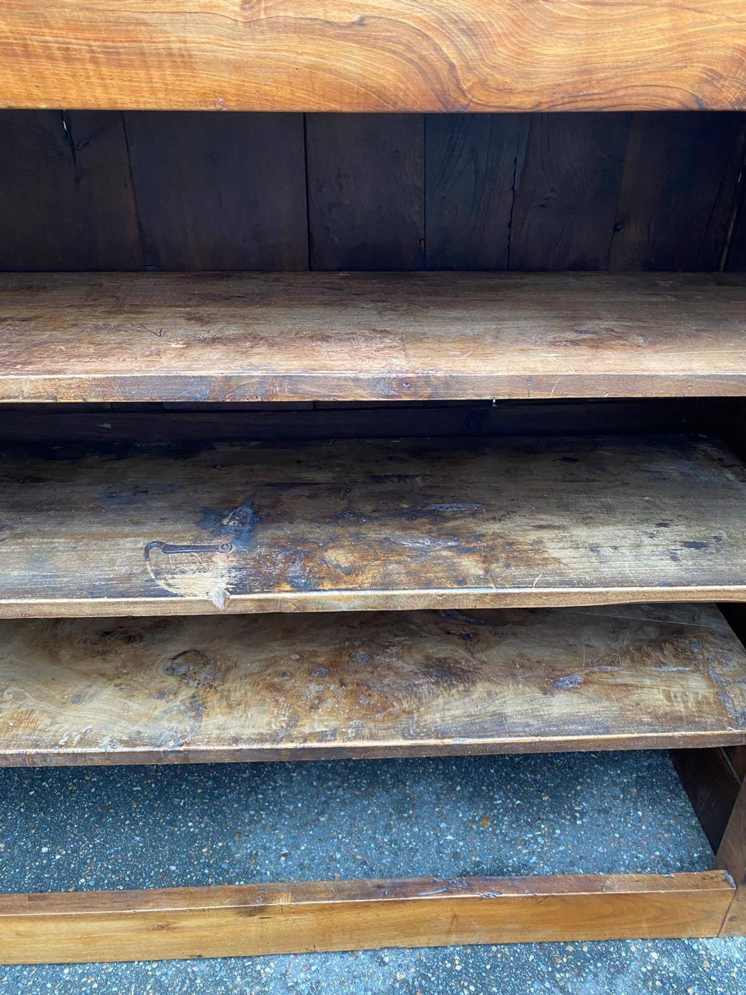 Louis XV buffet in solid wood from the 18th century.
