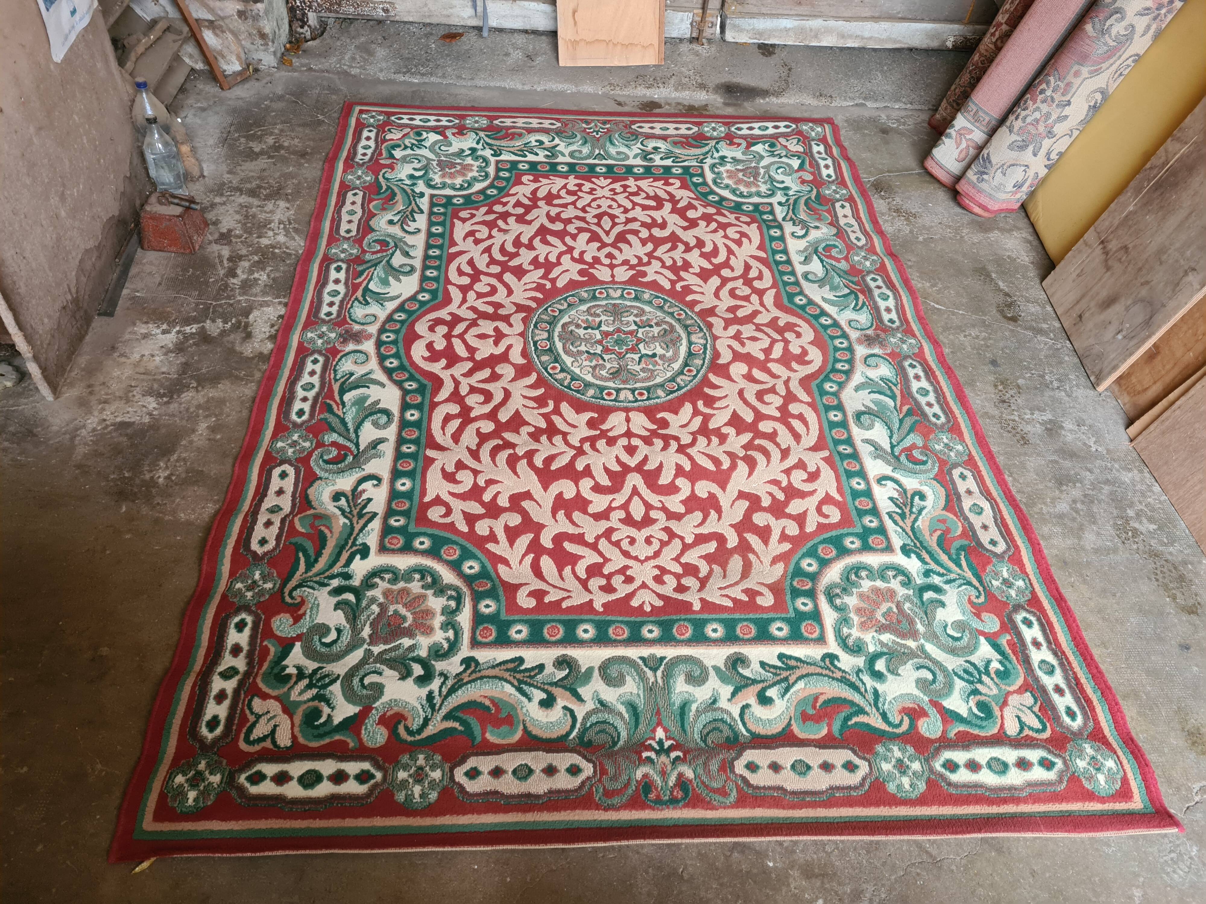 Vintage carpet 1m 82 x 2 m 72