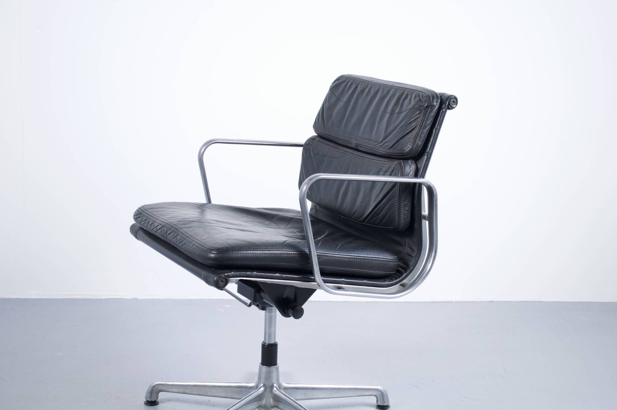 SOFT PAD CHAIR EA 217 EAMES BLACK LEATHER HERMAN MILLER PUBLISHED BY ICF 1970s