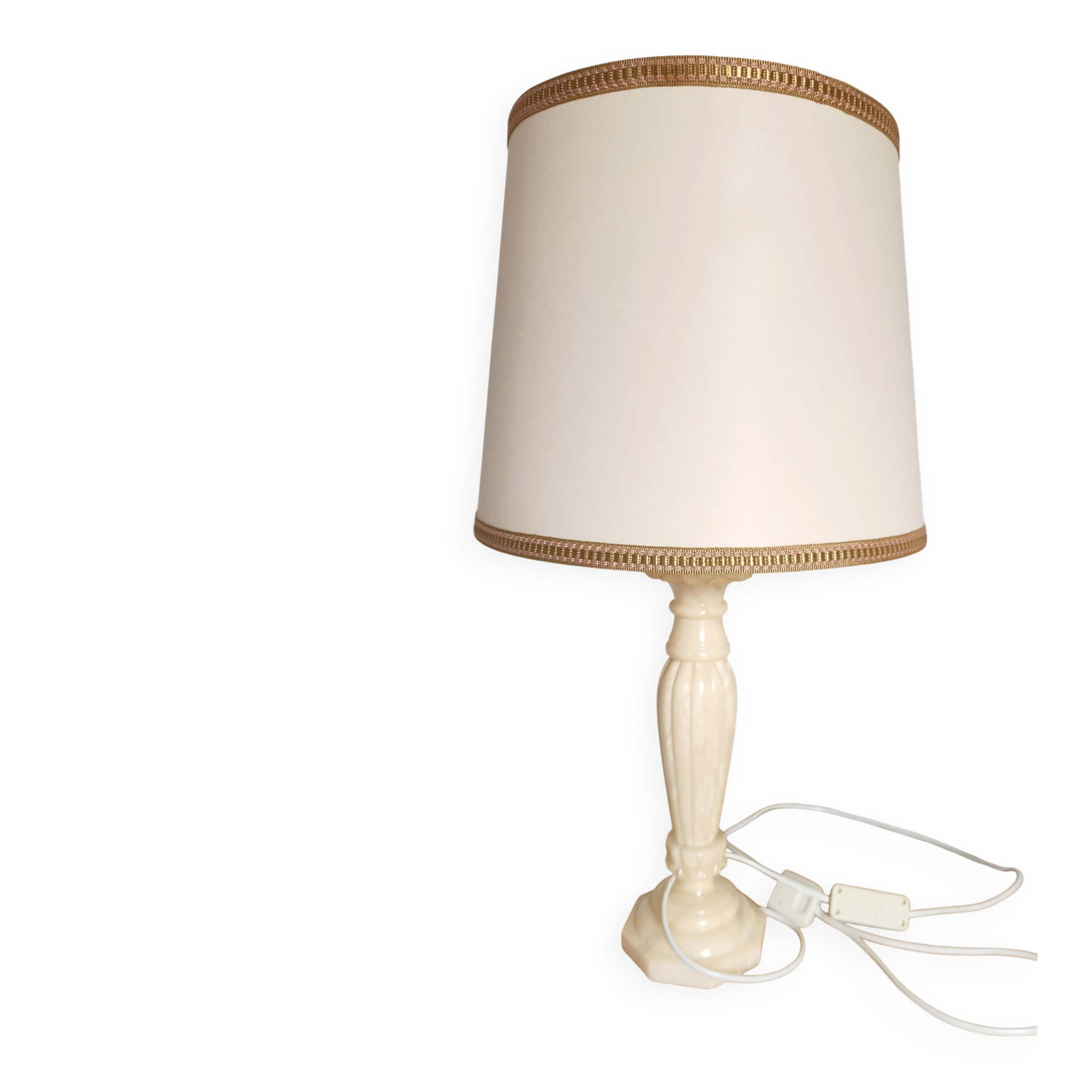 Deux lampes à poser, pieds en albatre