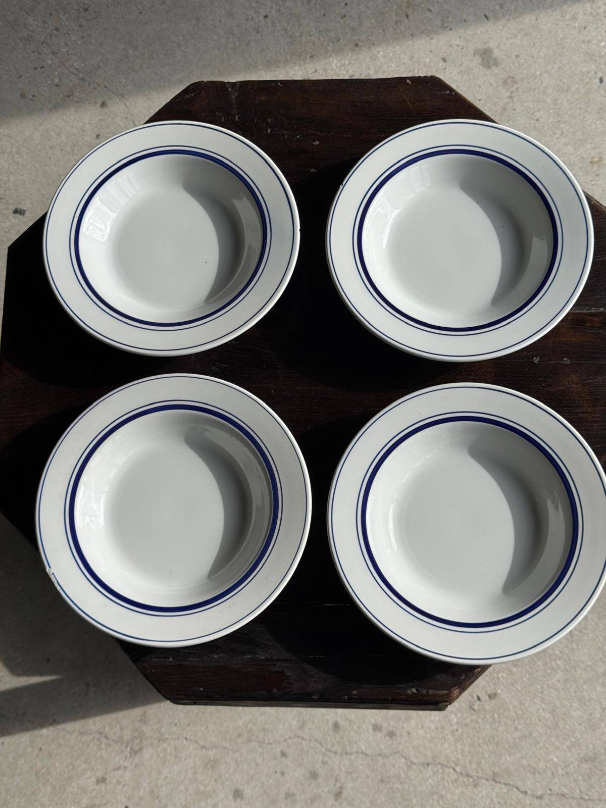 Set of 4 Italian deep plates Ceramica Quadrifoglio with blue rim D22