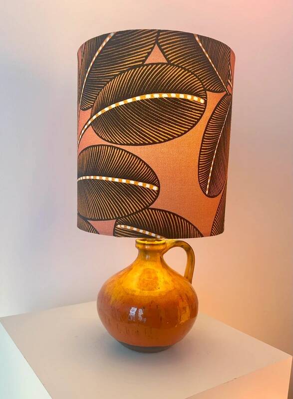 Lampe vase recyclée – céramique ouest-allemande avec tissu graphique