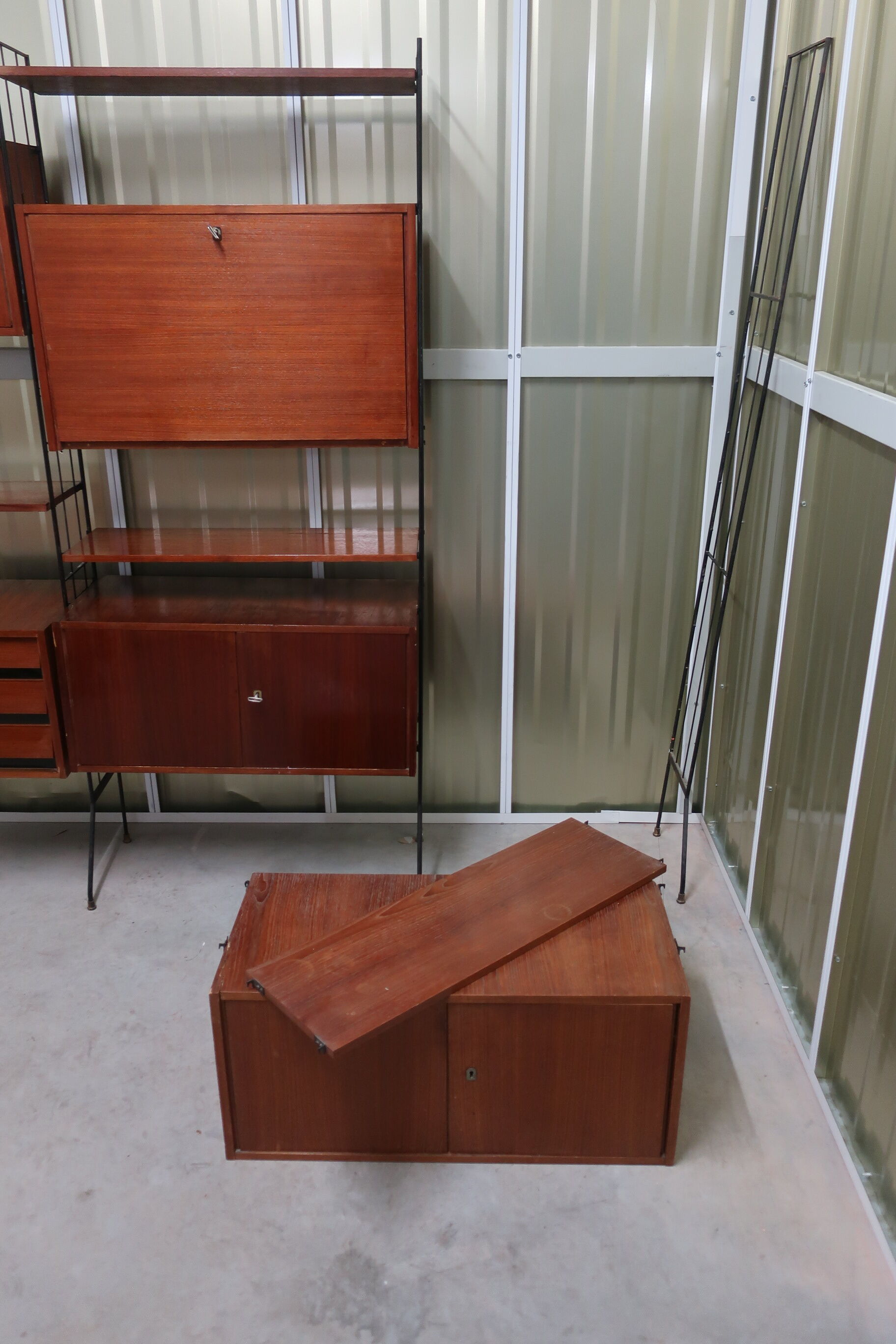 Library, 60s teak shelf on feet