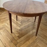 Extendable Scandinavian table