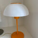 Lampe champignon vintage métal laqué orange et plastique blanc