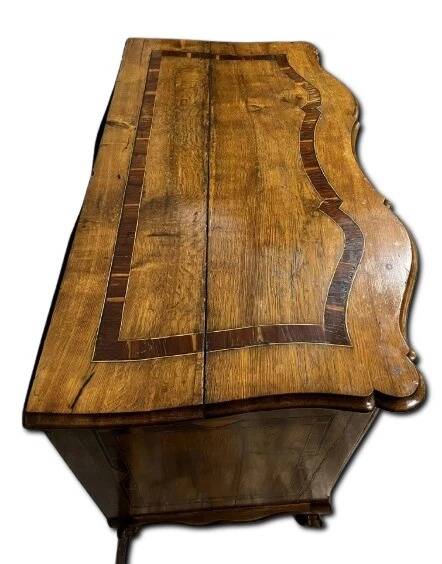 Louis XV period Arbalète chest of drawers in 18th century noble wood marquetry