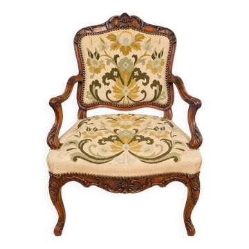 Fauteuil cabriolet Louis XV noyer sculpté tapisserie petit point XVIIIe
