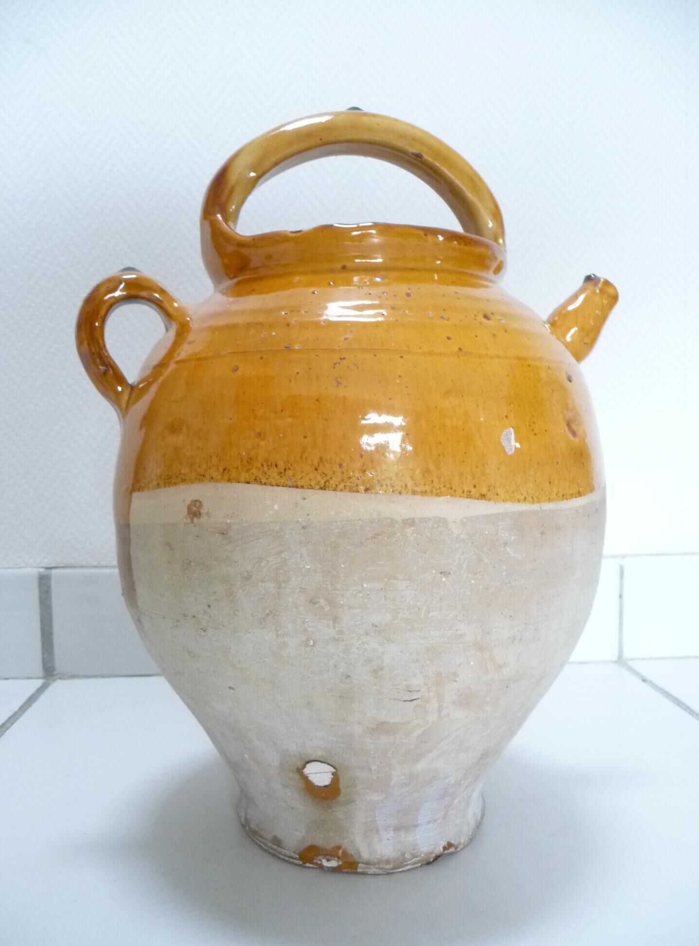 Poterie ancienne, cruche à eau