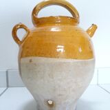 Poterie ancienne, cruche à eau