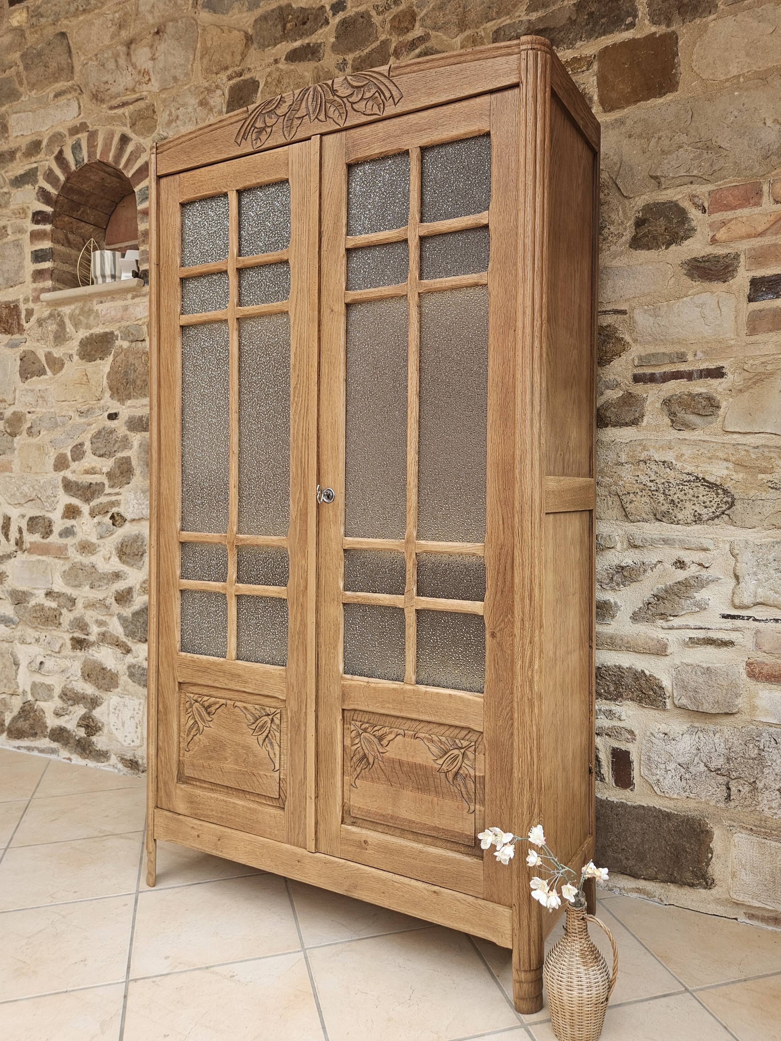 Art Deco display cabinet from Paris