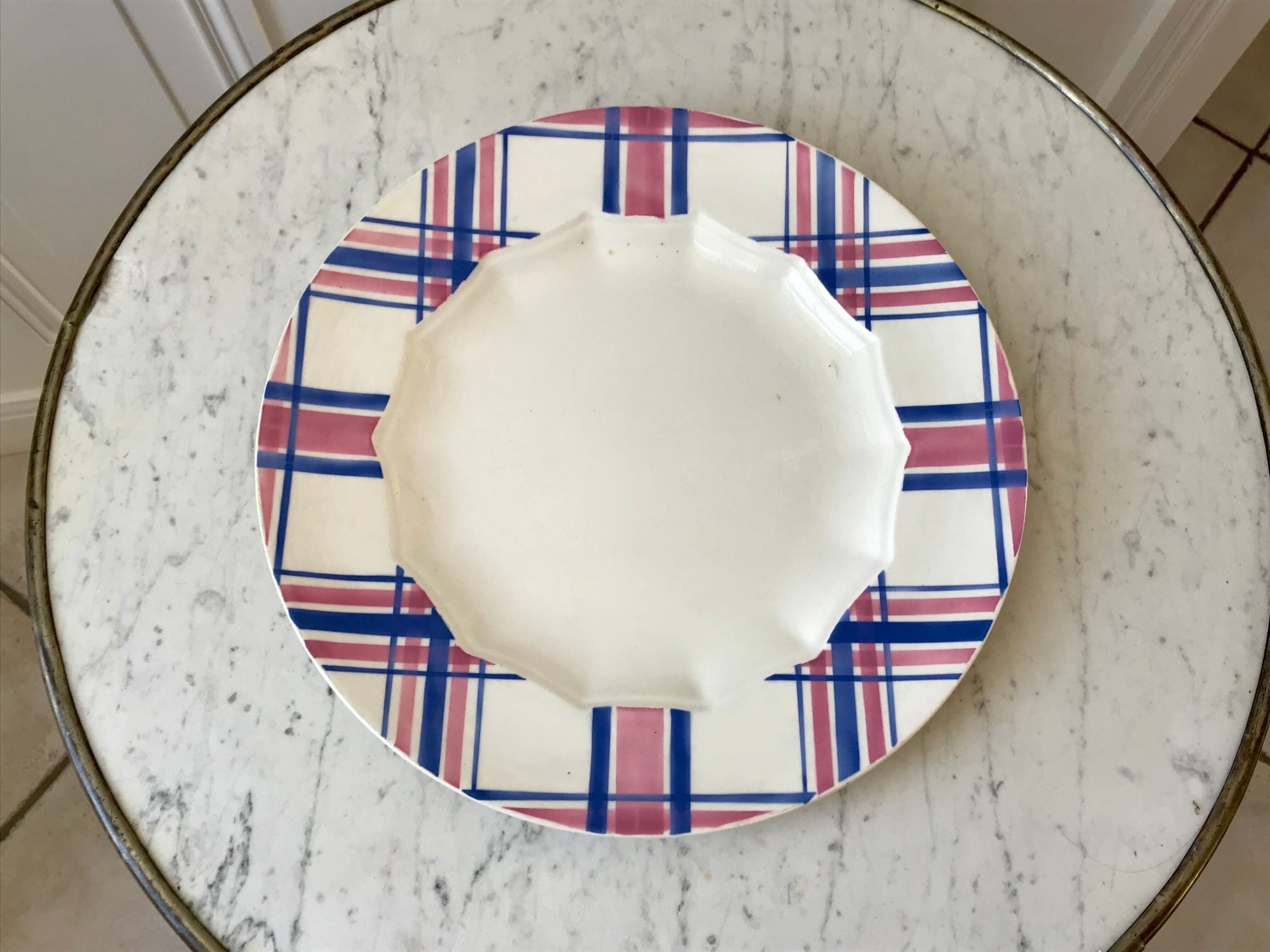 Round dish HBCM Creil & Montereau model Scots blue pink years 40-50