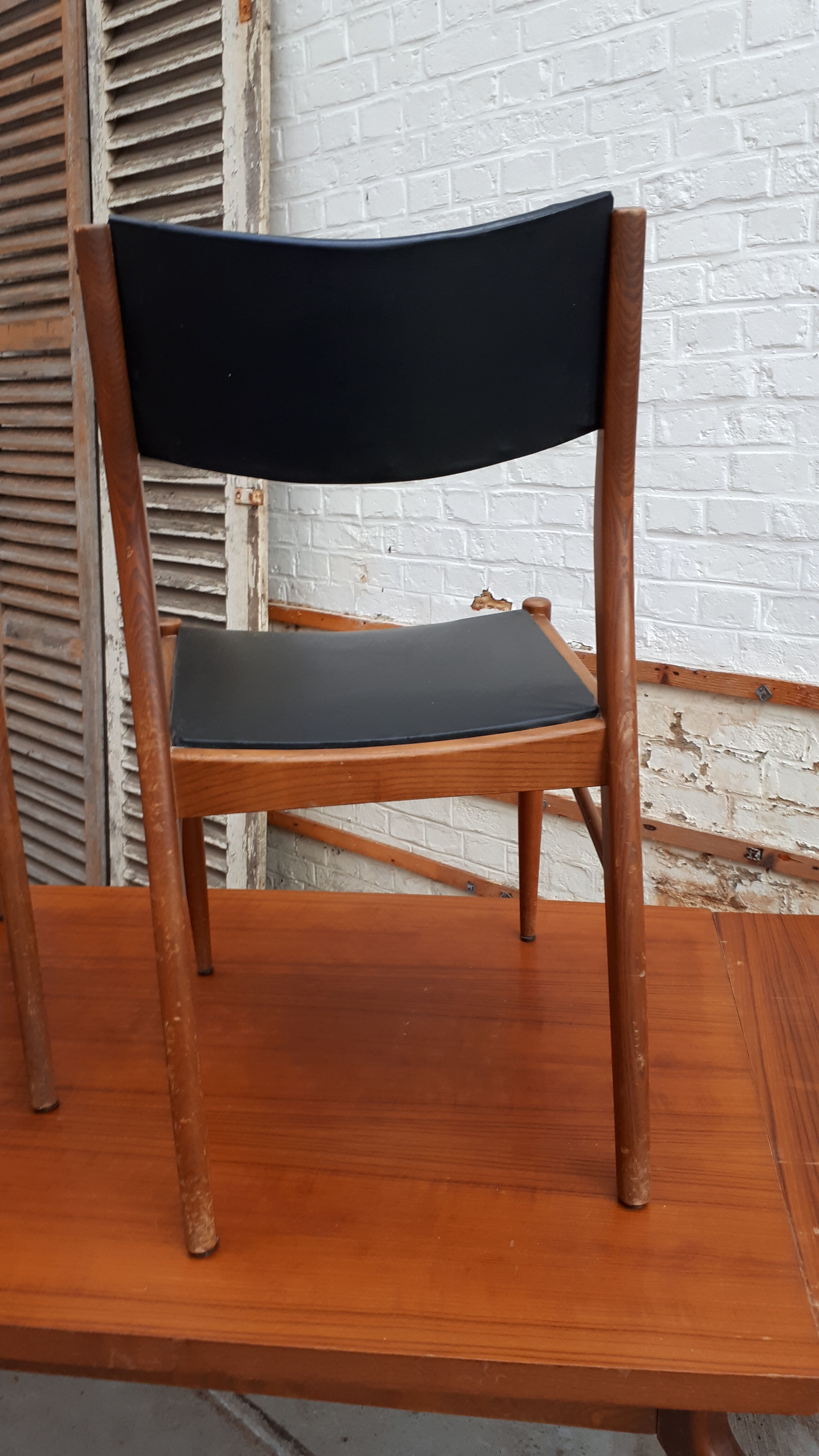 Lot of 6 Scandinavian chairs