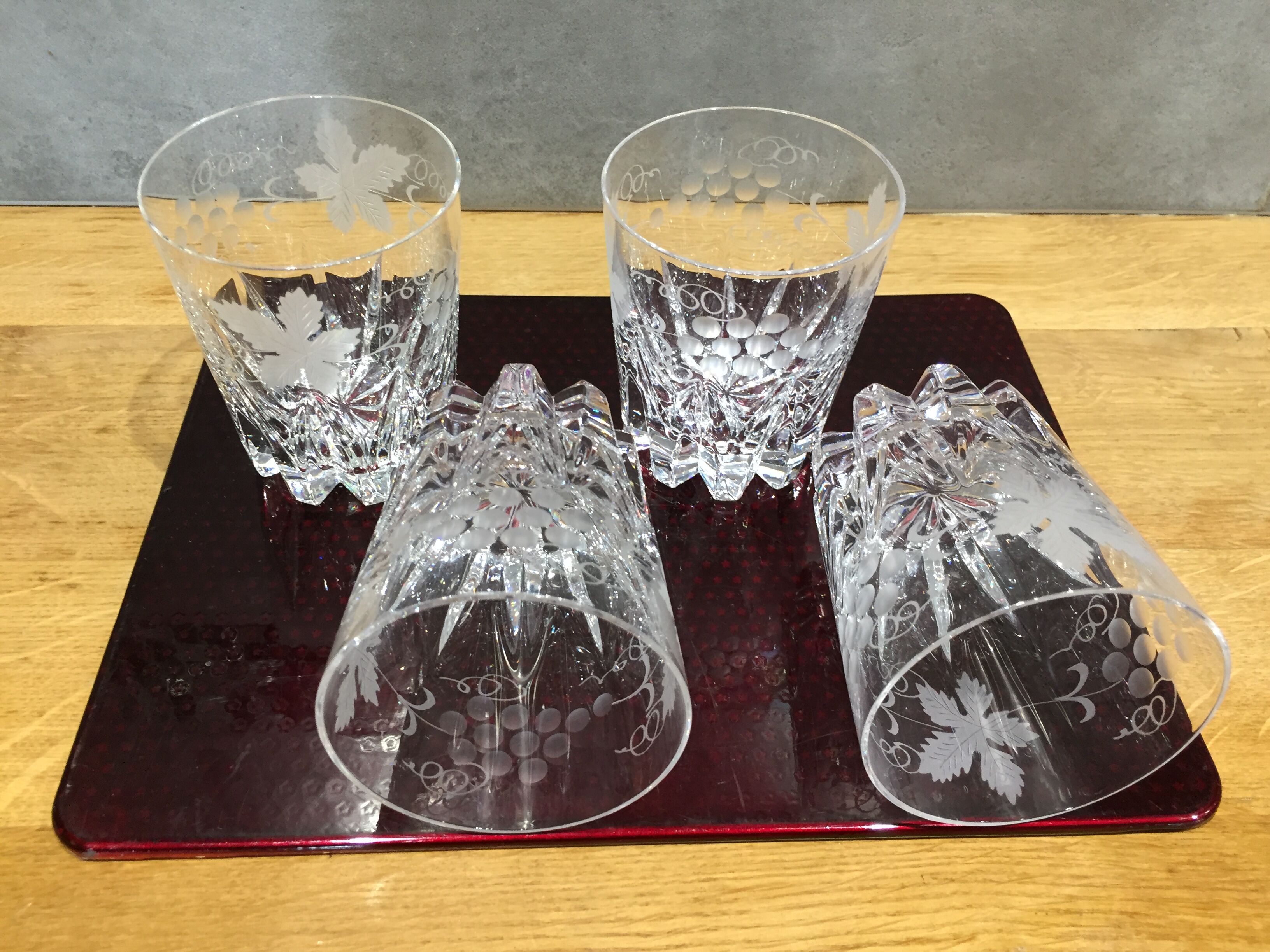 Series of 4 crystal whiskey glasses engraved vine decoration