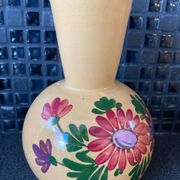 Vase en terre cuite décor de fleurs