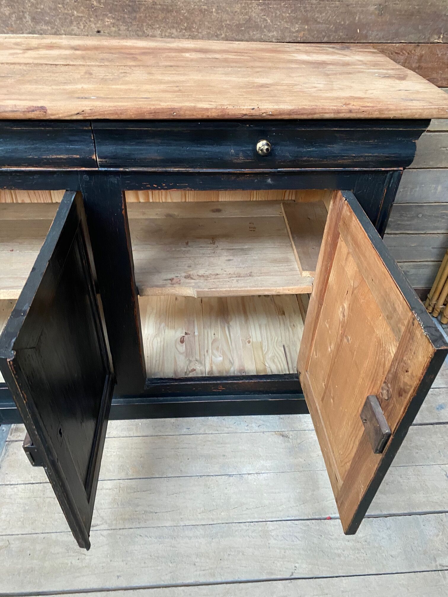 3-door skated buffet