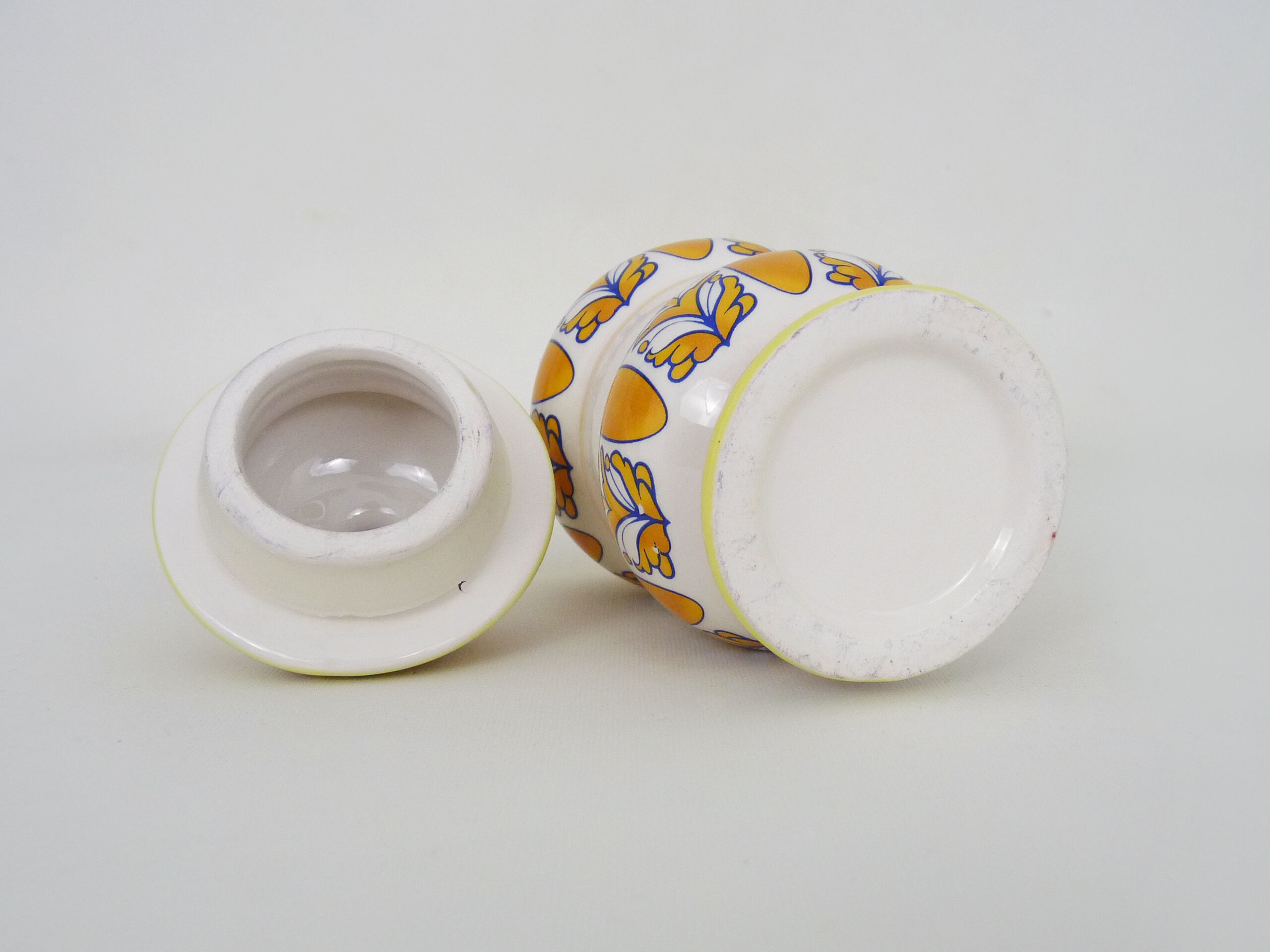 Old apothecary pot, Tamarindus ceramic medicine jar. Year 70 80