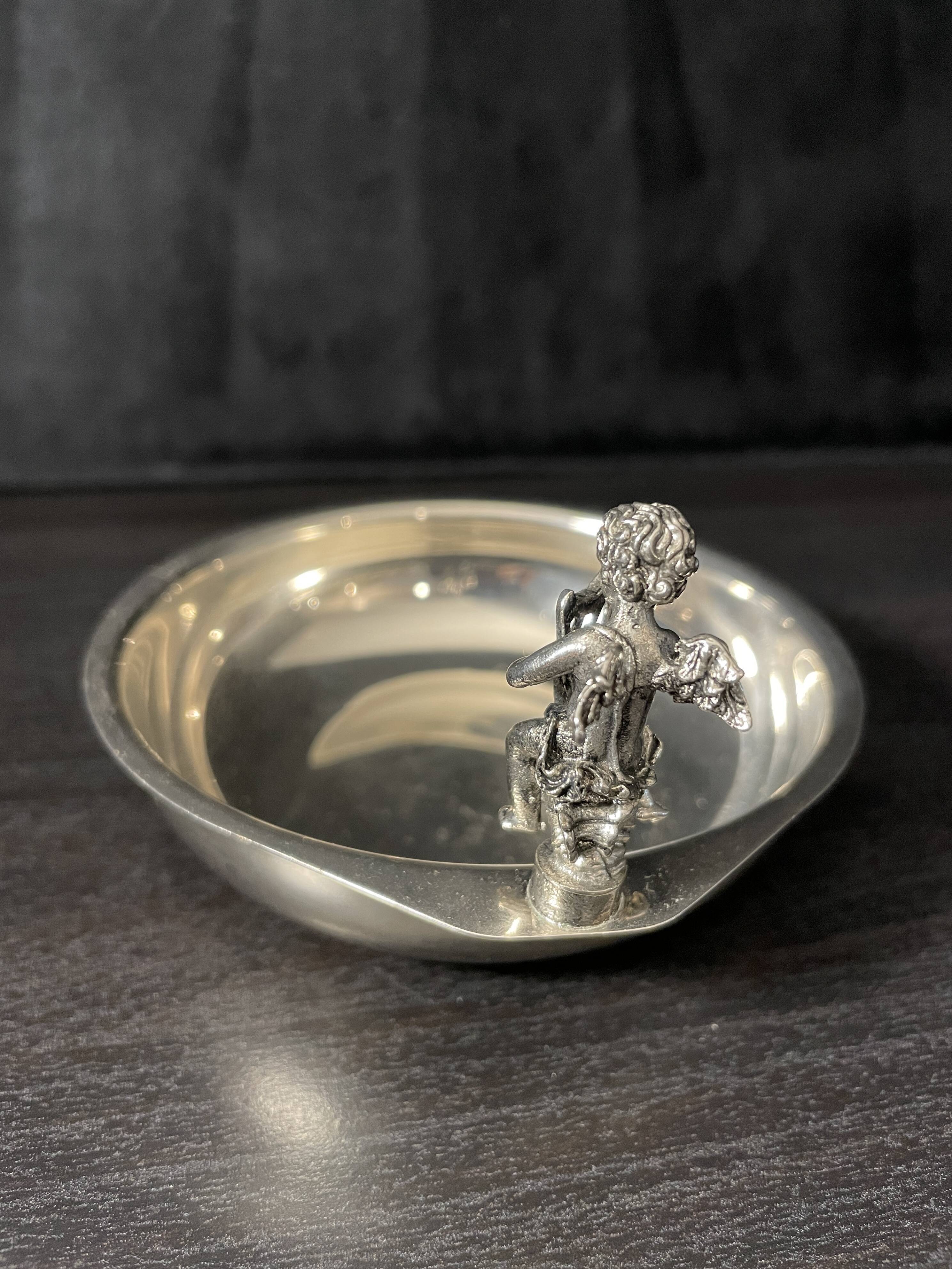 Angel pocket emptier