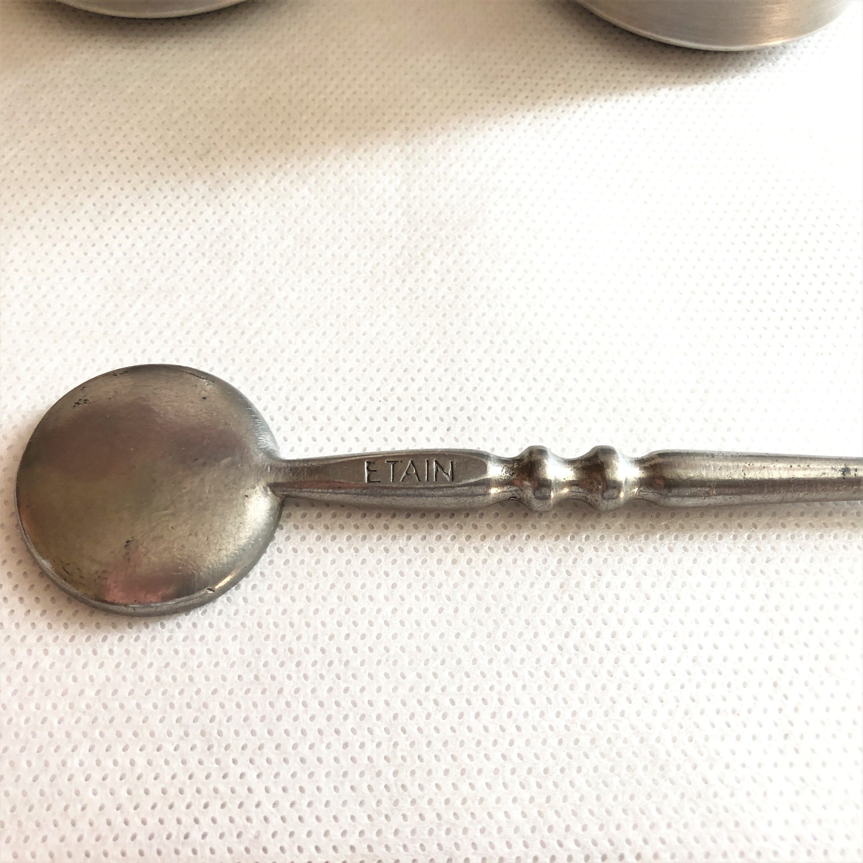 Set two porcelain cups with pewter support