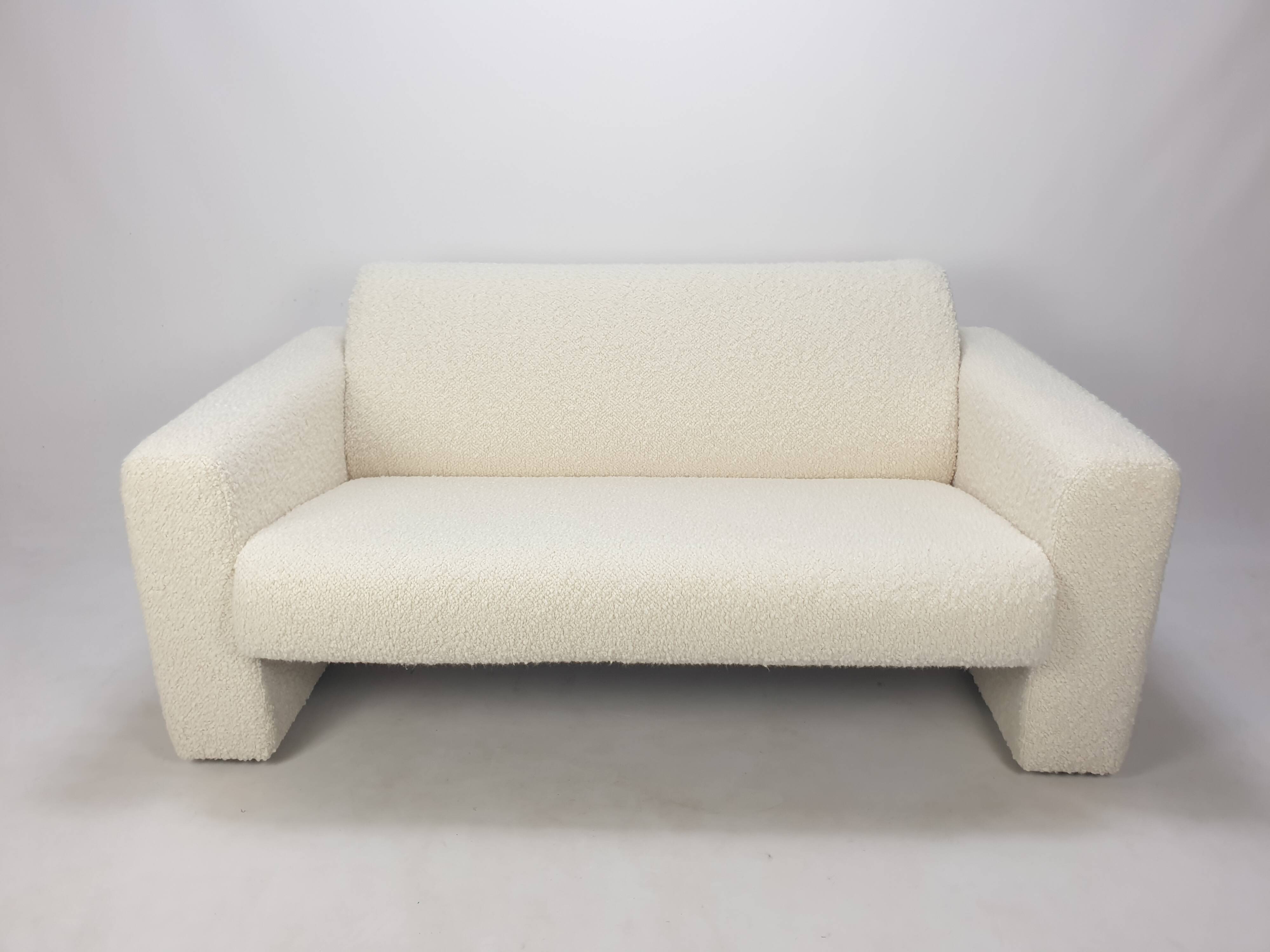 Artifort Model 691 Two-Seat Bench Upholstered in Soft Bouclé fabric, 1980's