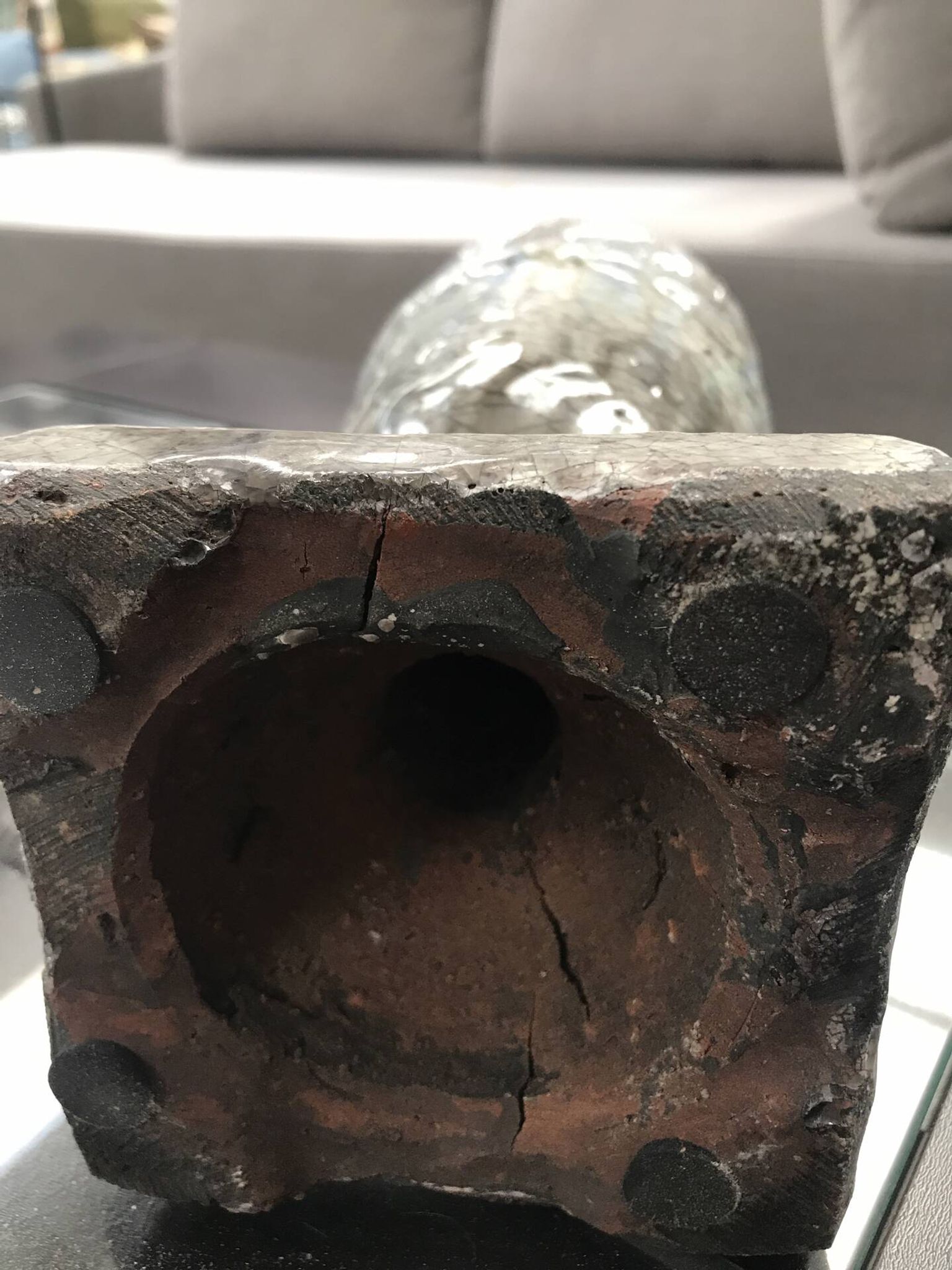 Porte bougie en céramique type « Raku », craquelé gris bleu