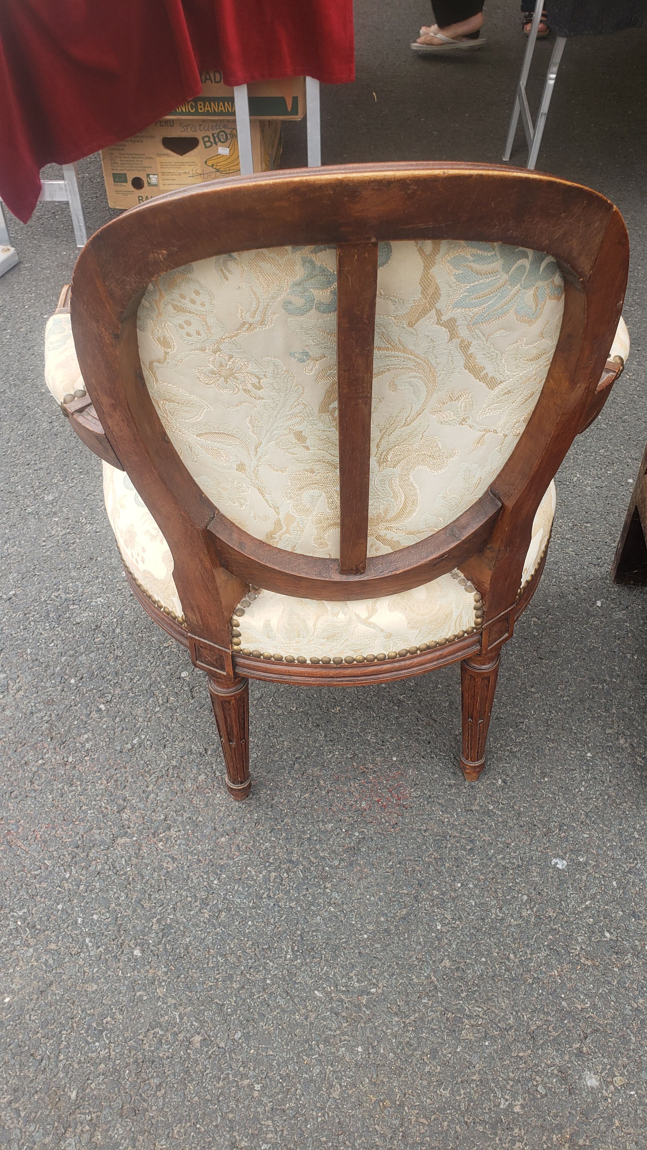 Pair of medaillon armchairs