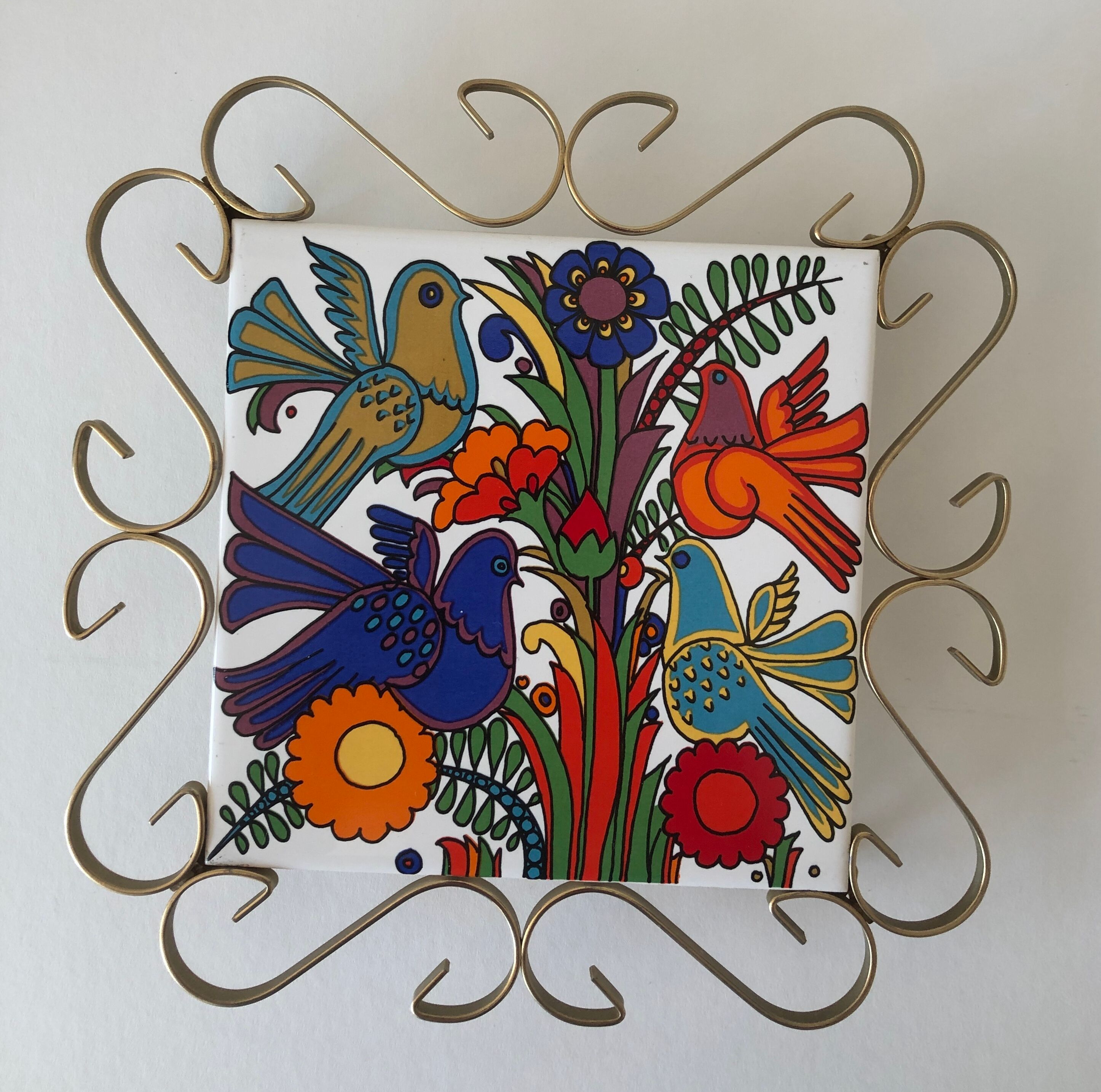 Underside Of Plat service Acapulco by Villeroy & Boch