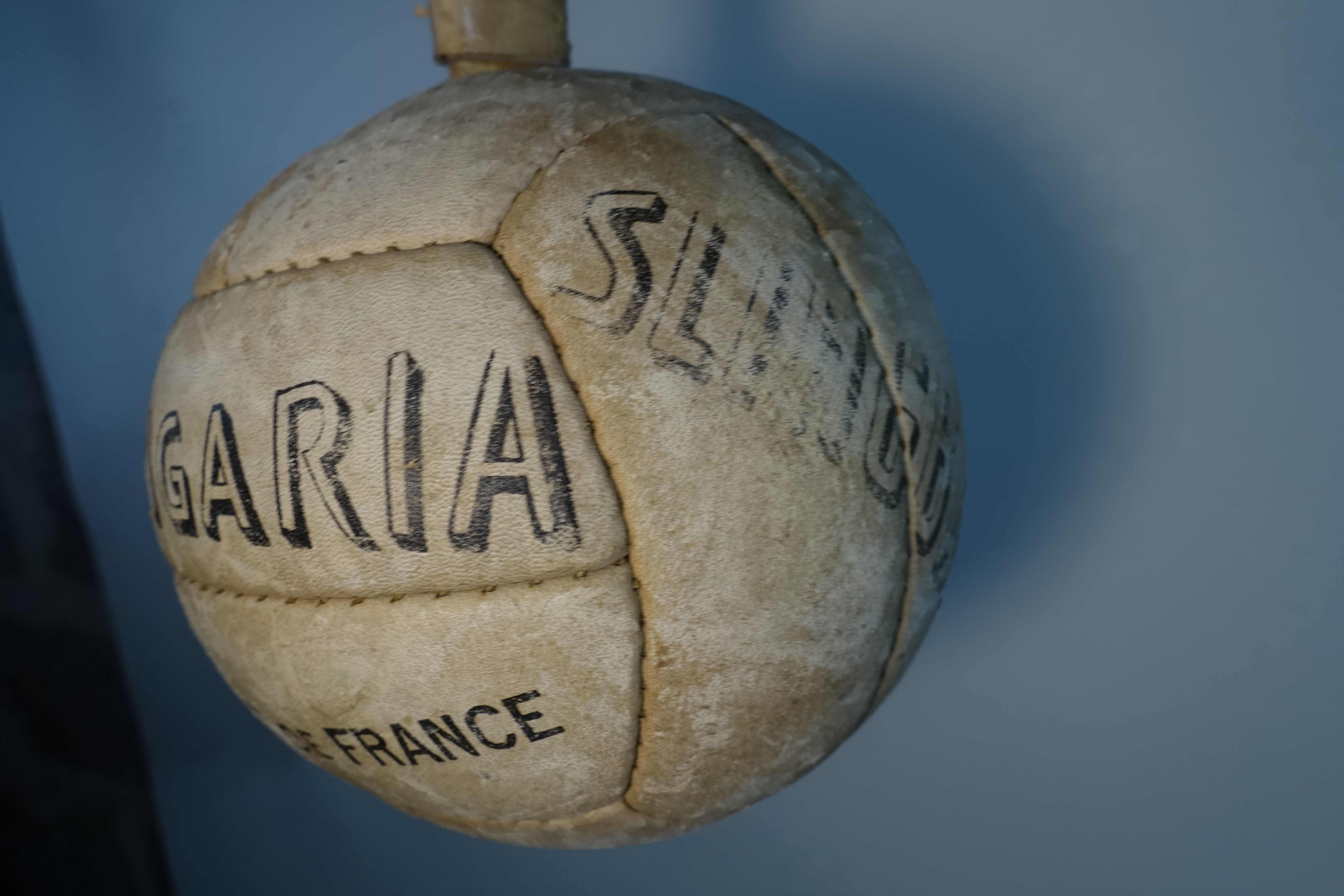 Ballon en cuir cousu " Slingball " Hungaria 1960