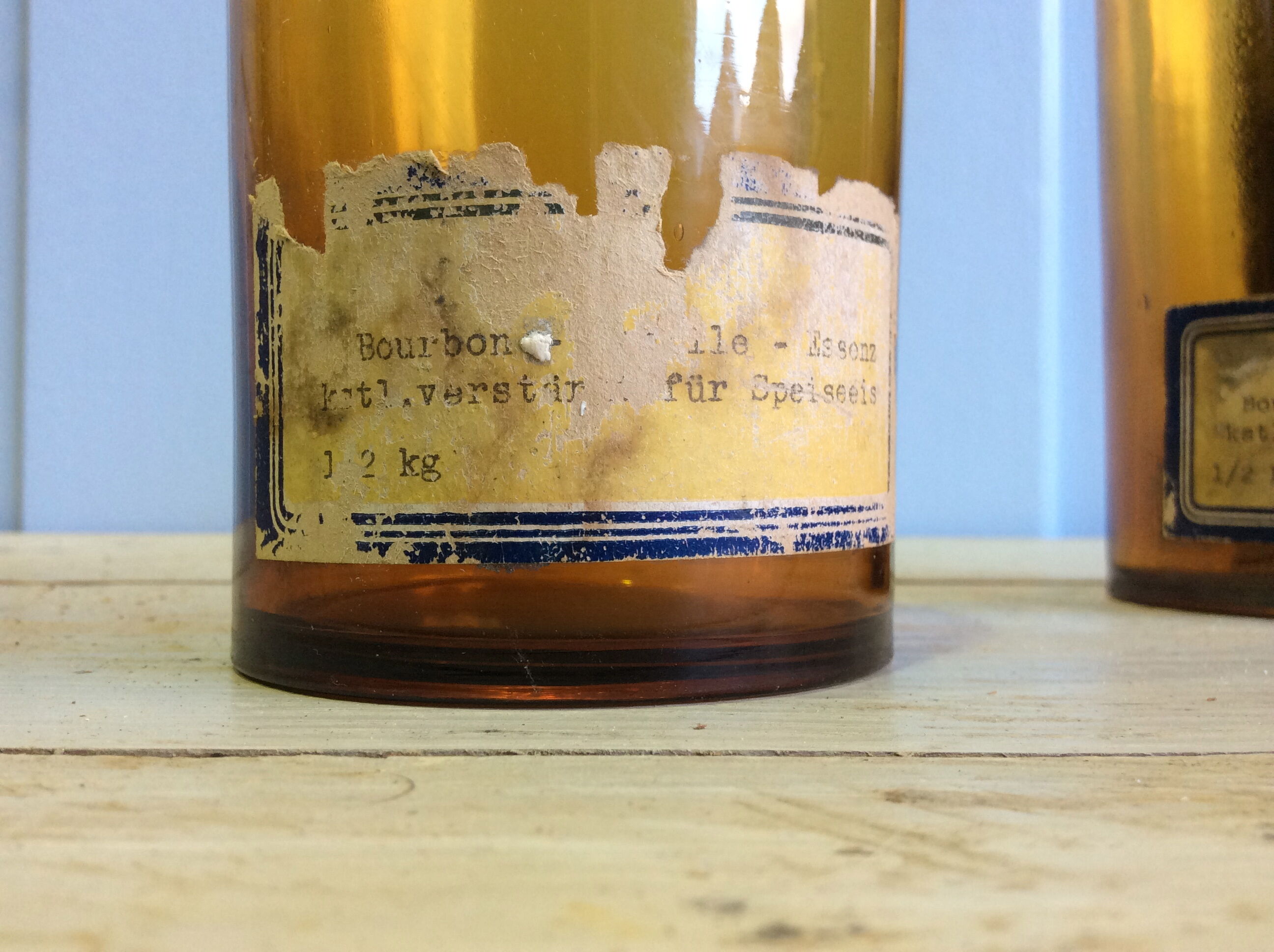 2 bottles of vintage drugry vanilla essence 1900