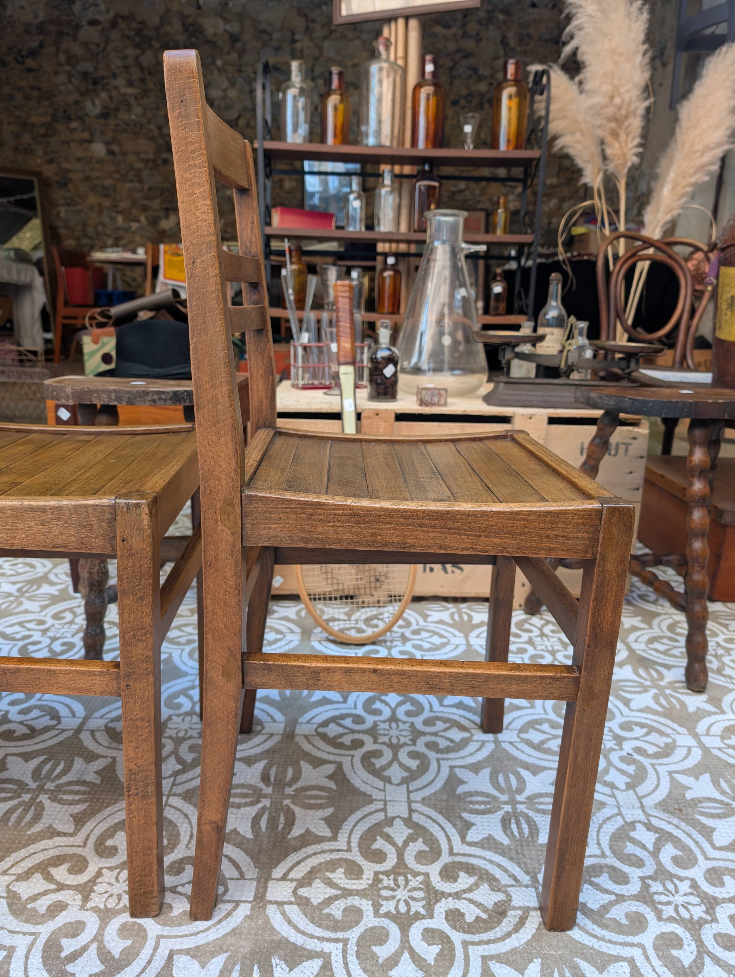 Set of reconstruction chairs
