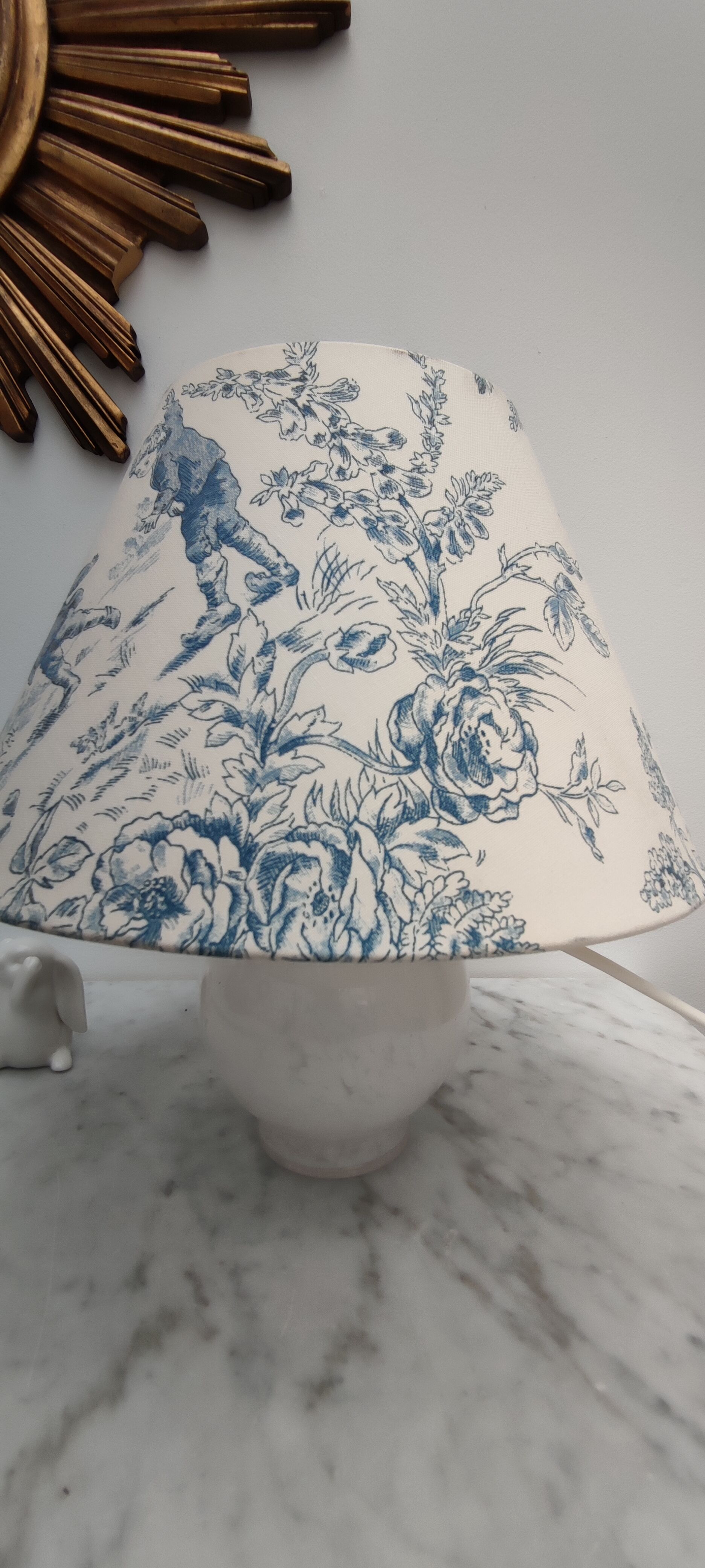 Petie blue lamp